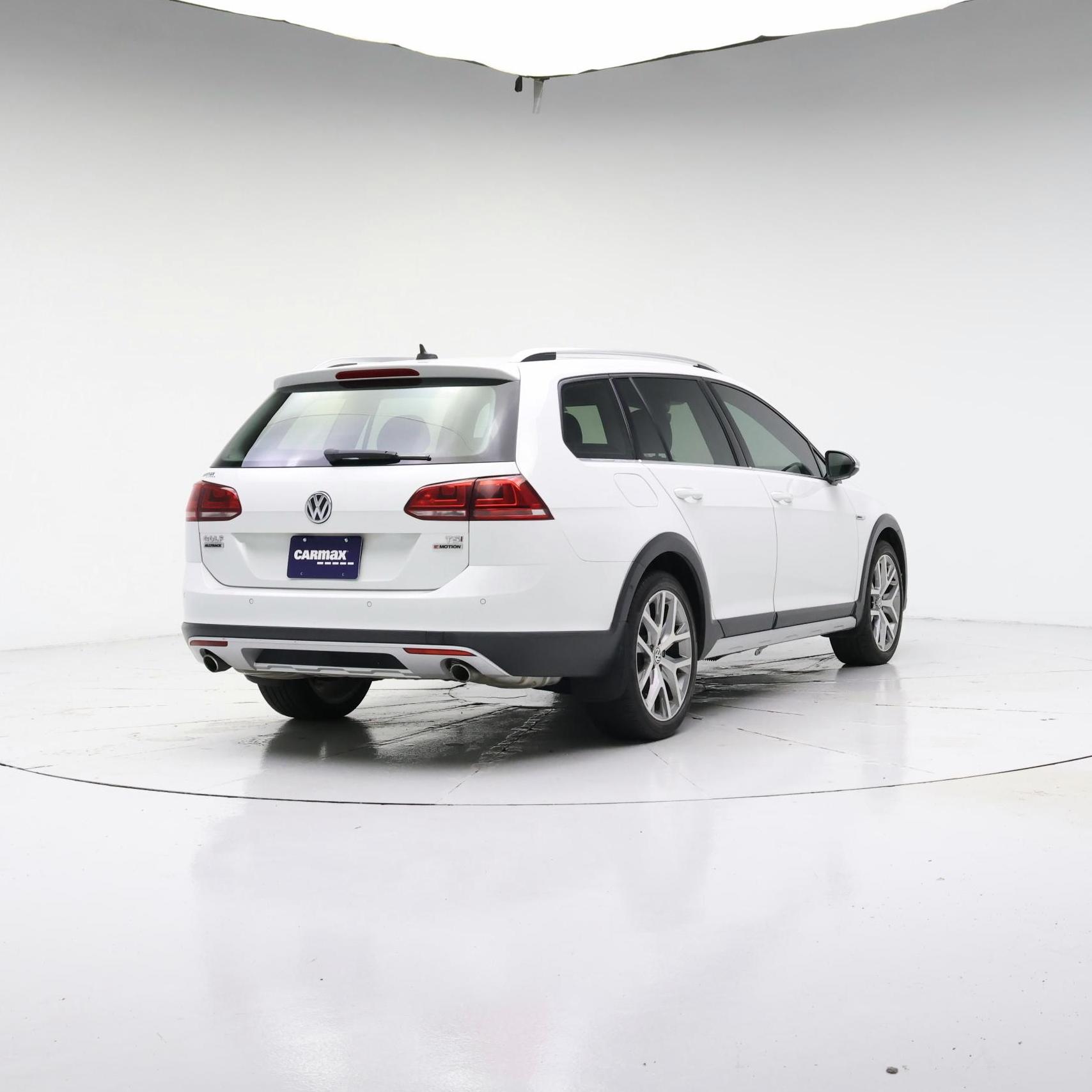 Thumbnail: 2017 Volkswagen Golf - 8