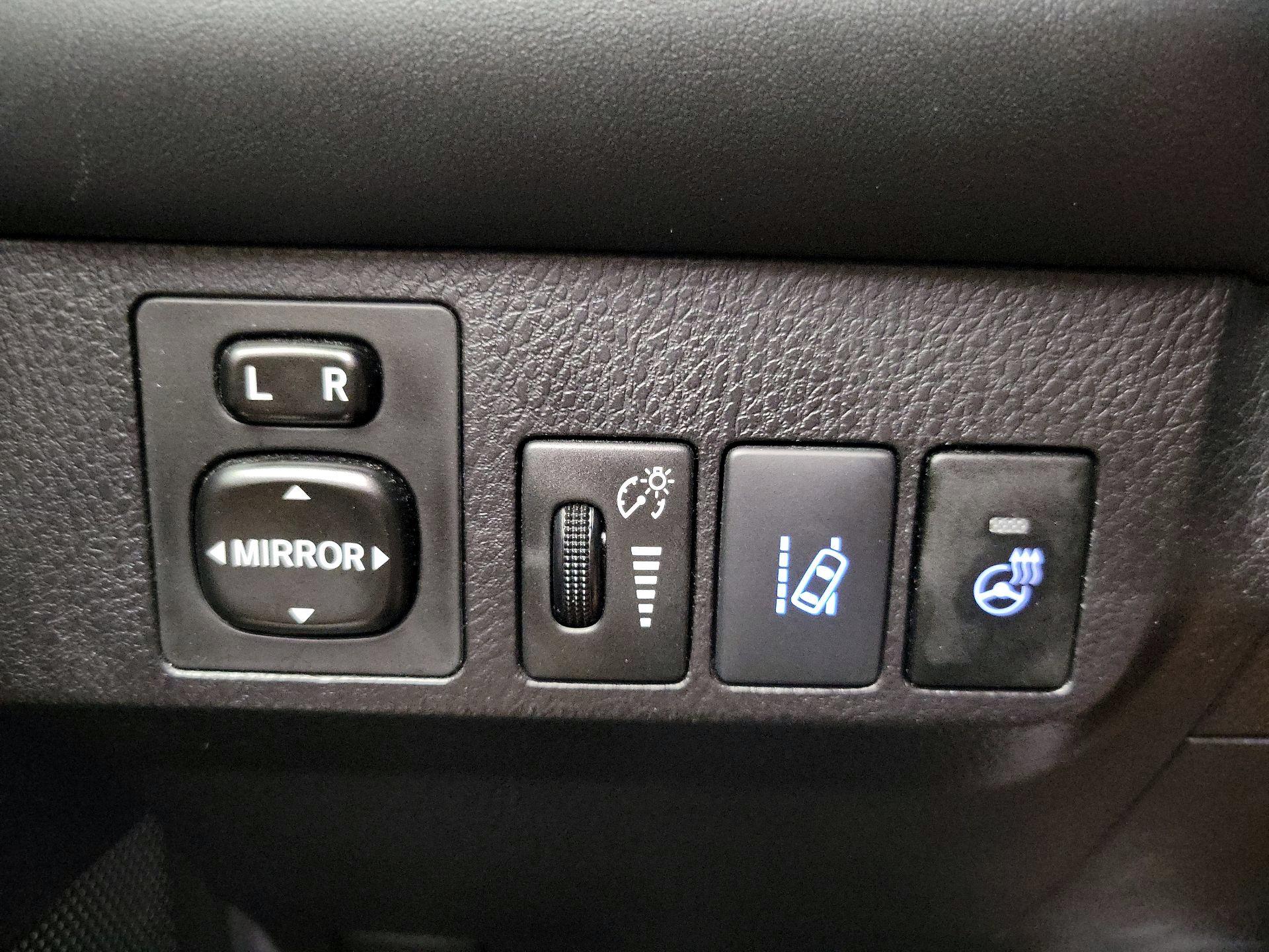 Thumbnail: 2017 Toyota RAV4 - 13