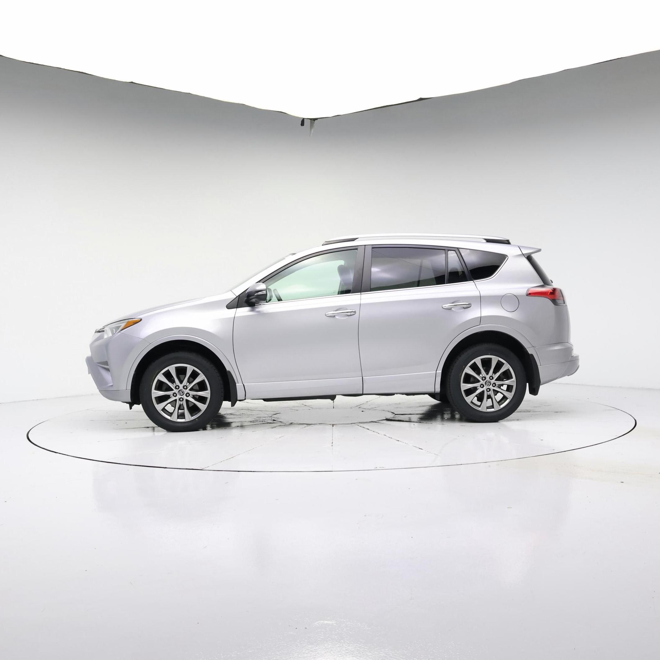 Thumbnail: 2017 Toyota RAV4 - 3