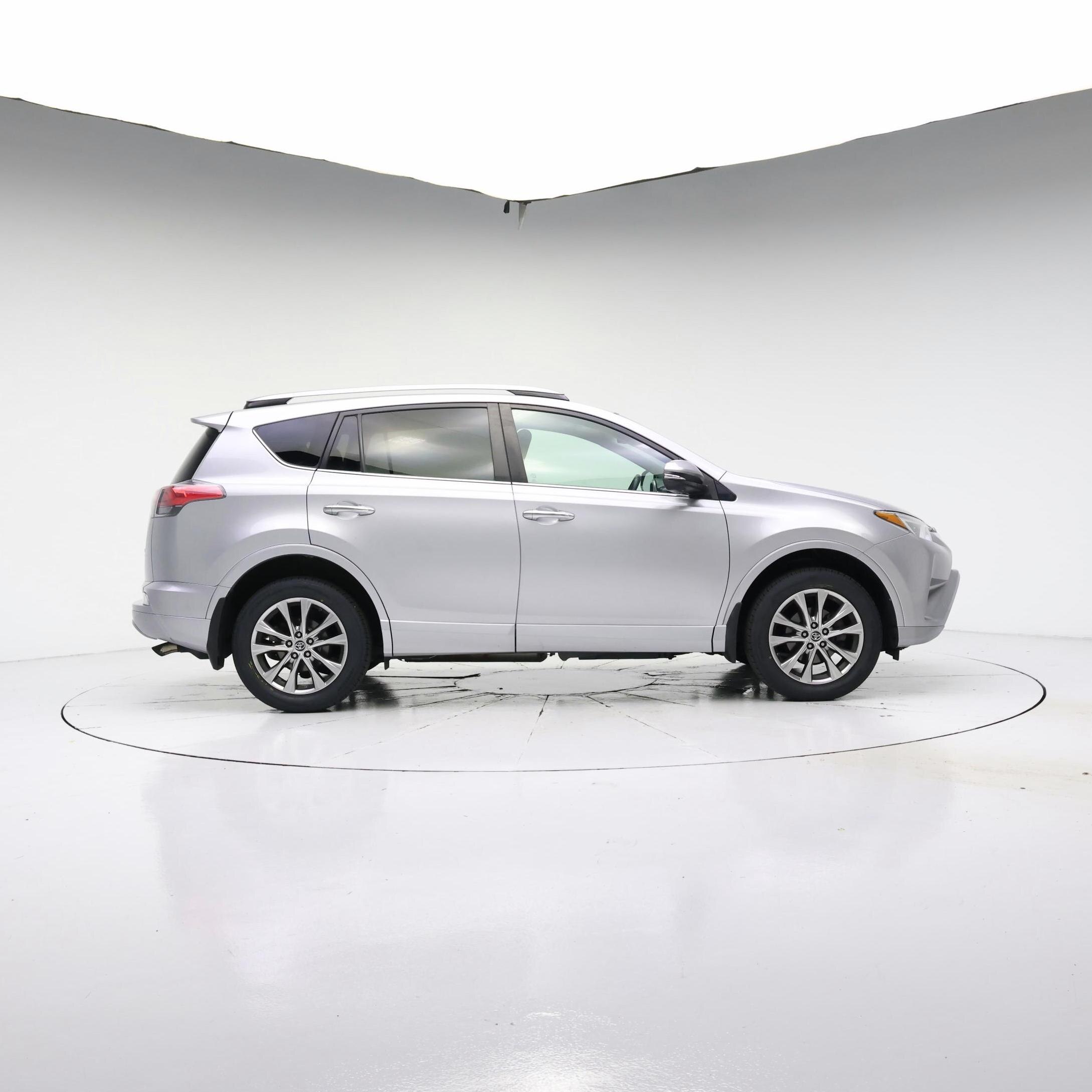 Thumbnail: 2017 Toyota RAV4 - 7