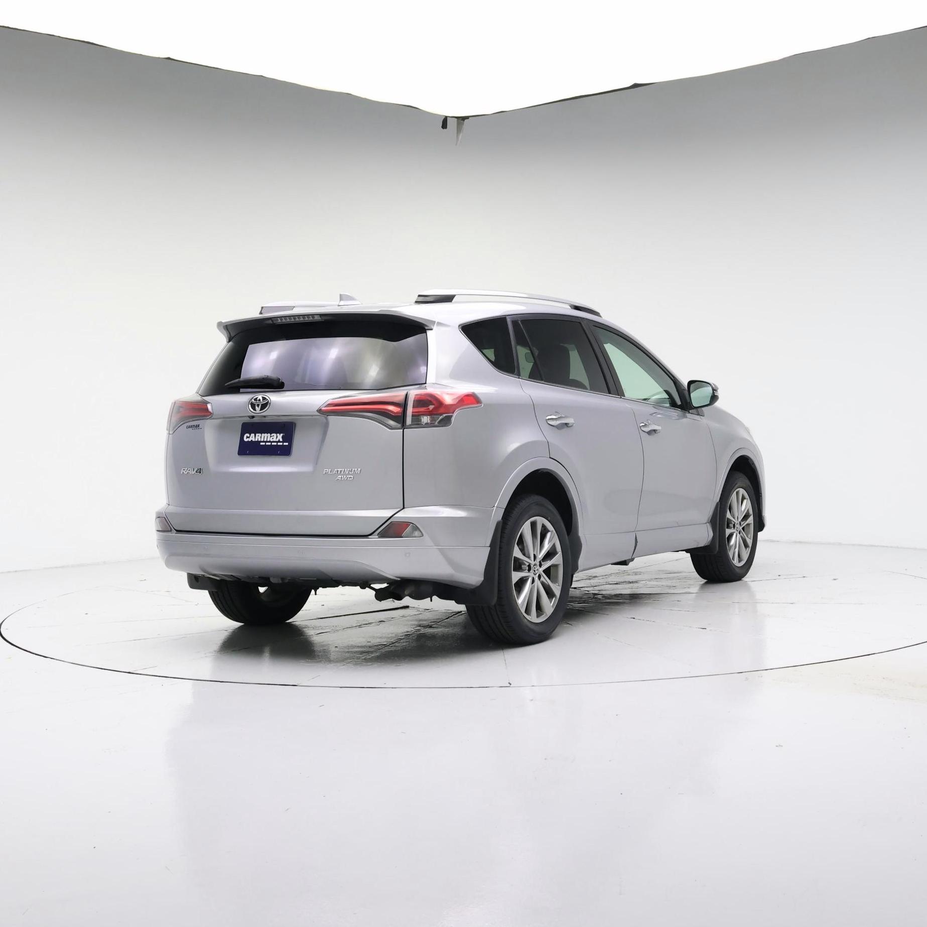 Thumbnail: 2017 Toyota RAV4 - 8