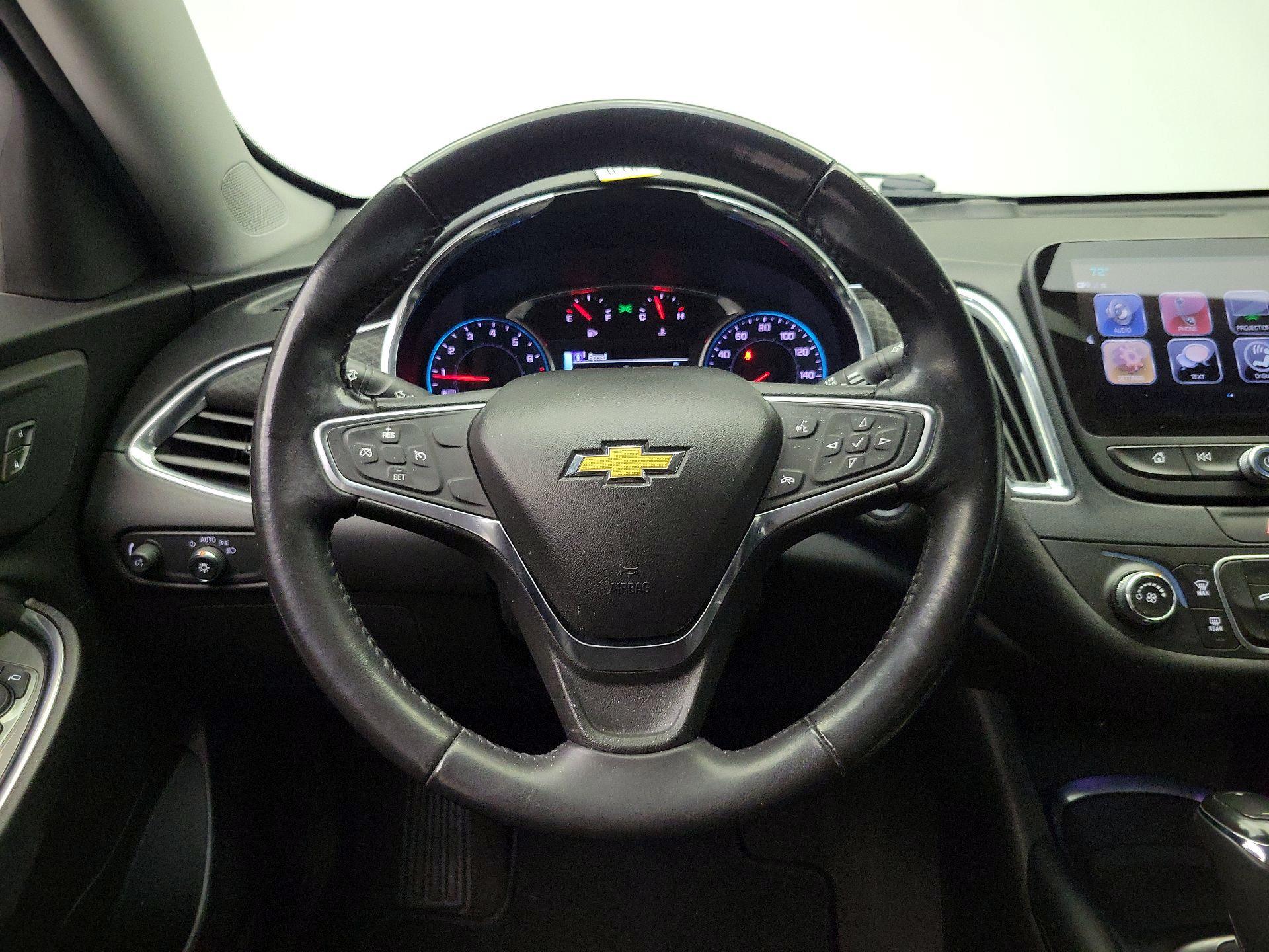 Thumbnail: 2018 Chevrolet Malibu - 10