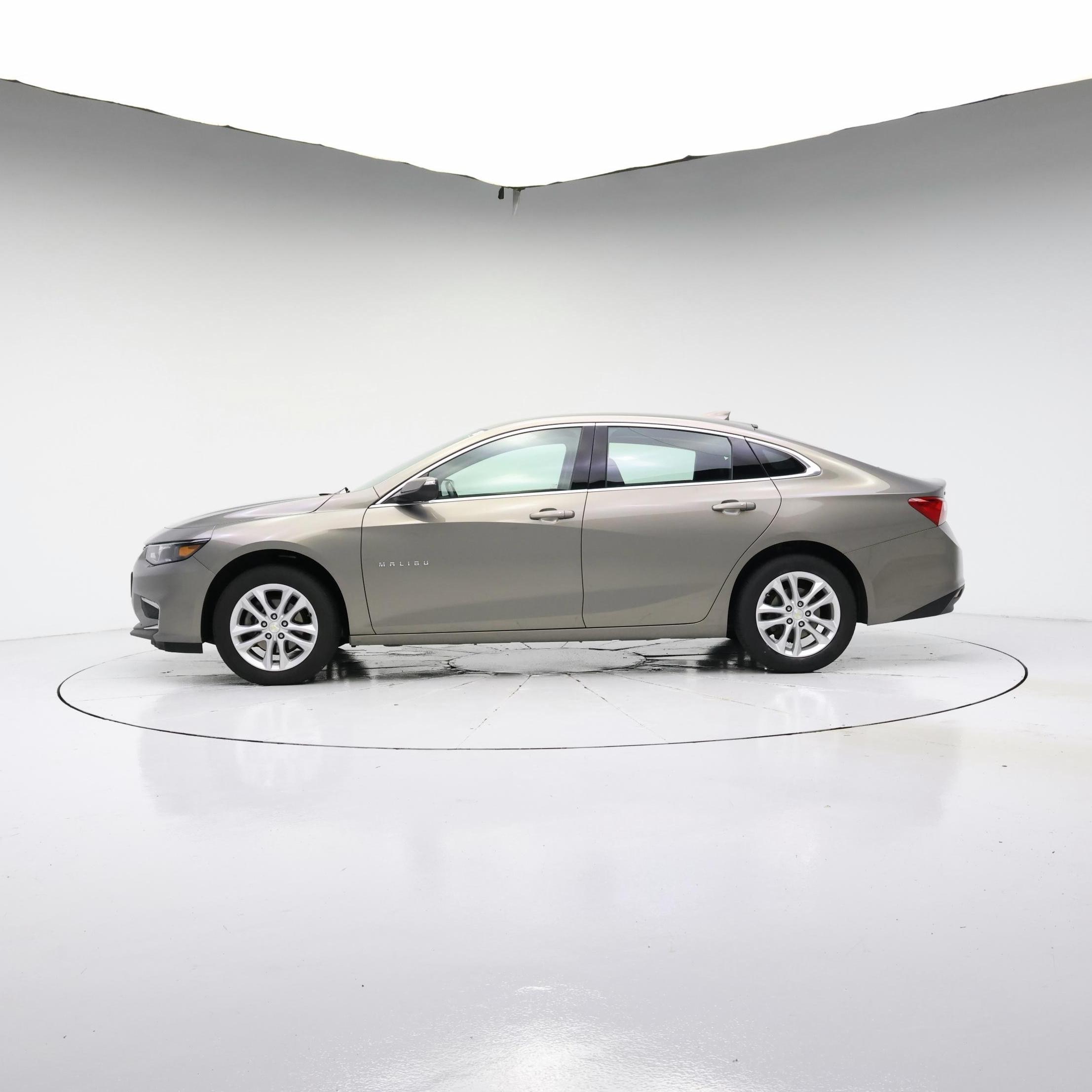 Thumbnail: 2018 Chevrolet Malibu - 3