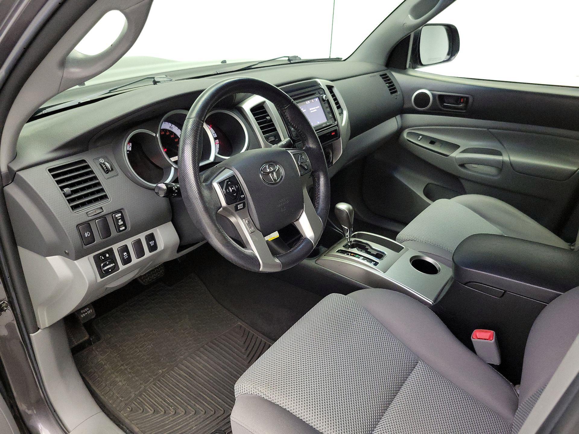 Thumbnail: 2015 Toyota Tacoma - 9