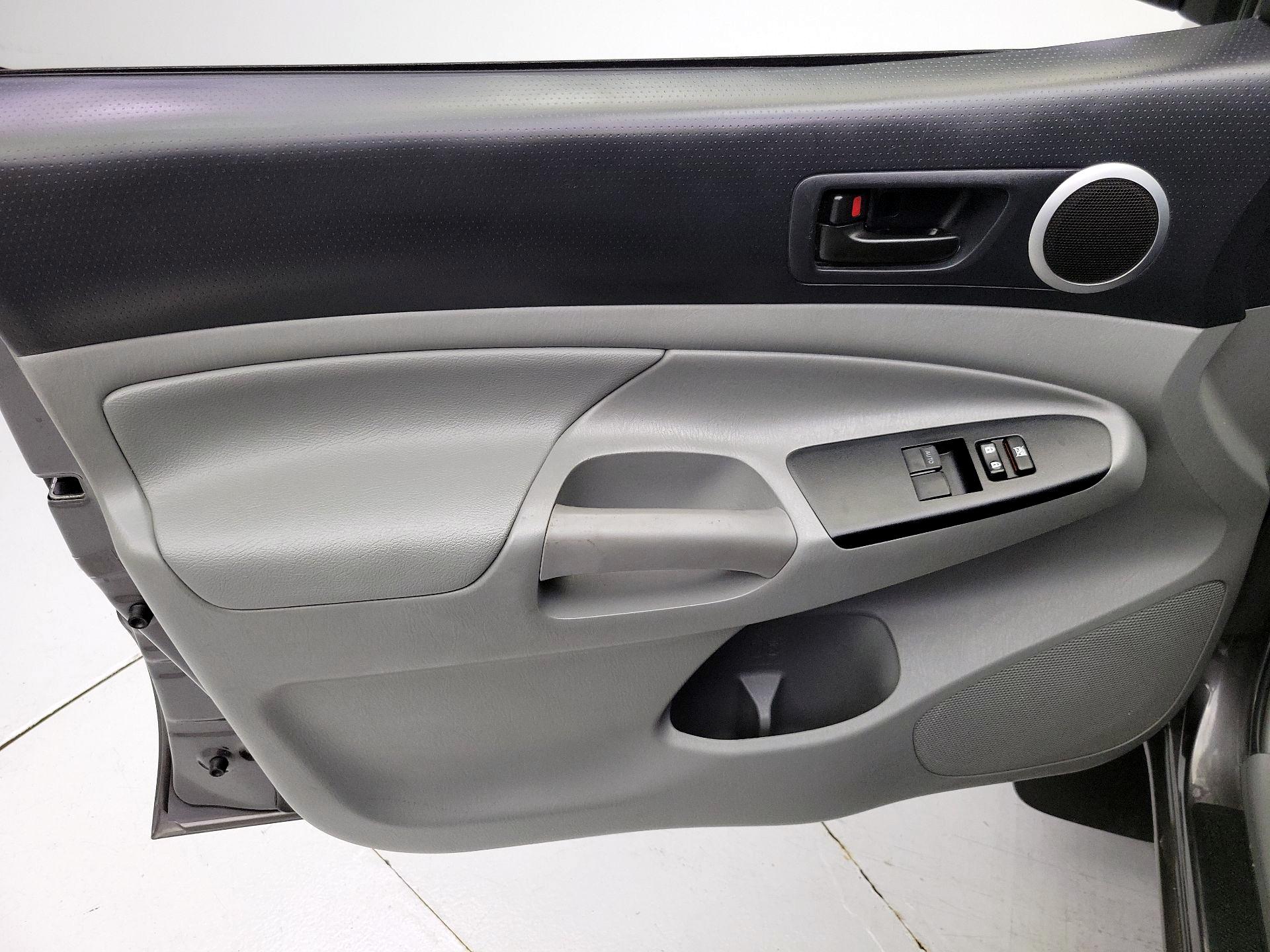 Thumbnail: 2015 Toyota Tacoma - 12