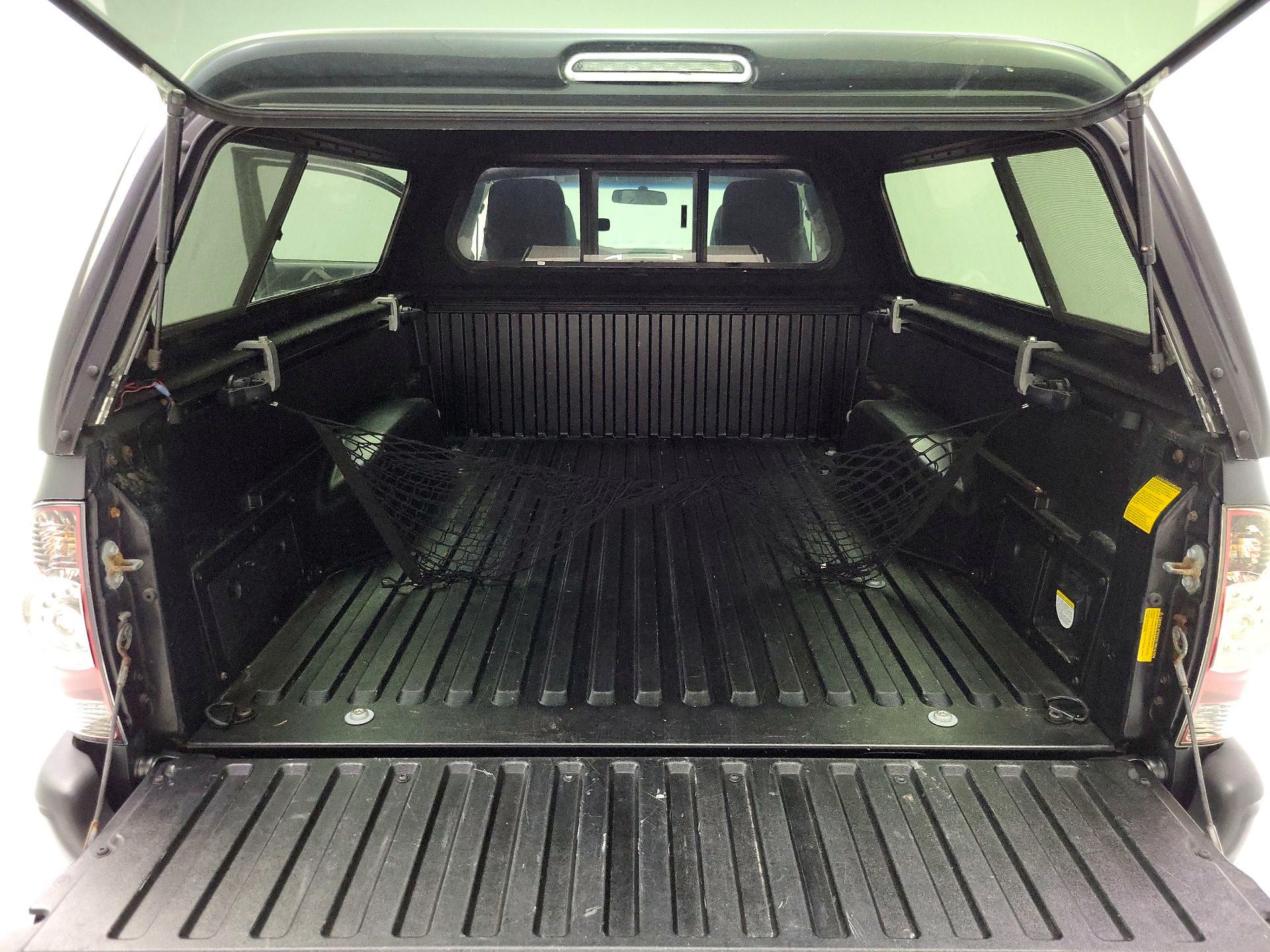Thumbnail: 2015 Toyota Tacoma - 20