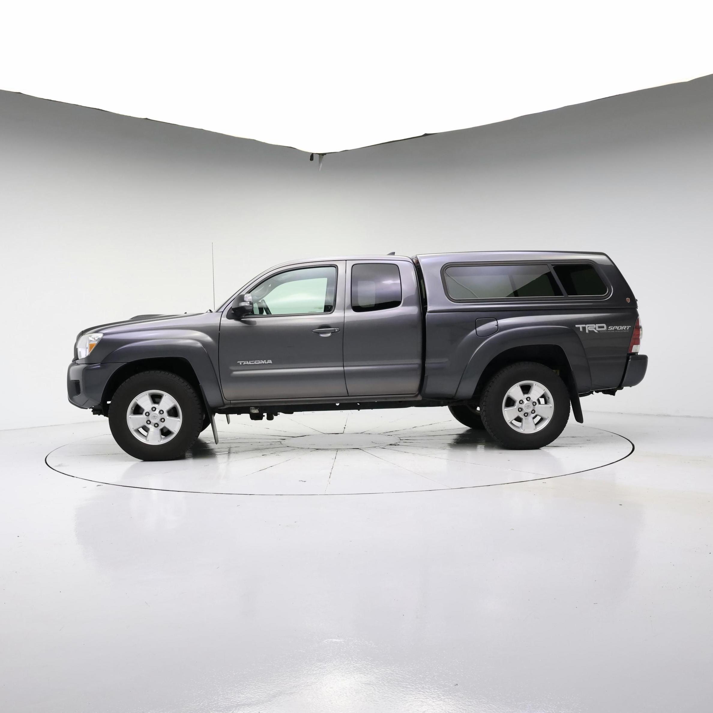 Thumbnail: 2015 Toyota Tacoma - 3