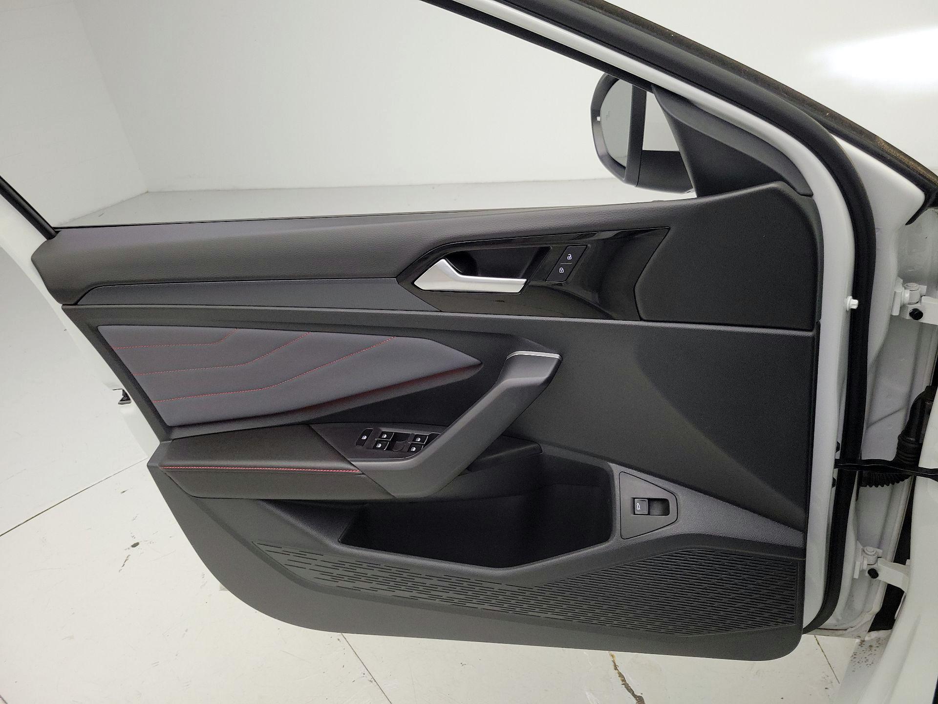 Thumbnail: 2025 Volkswagen Jetta - 12