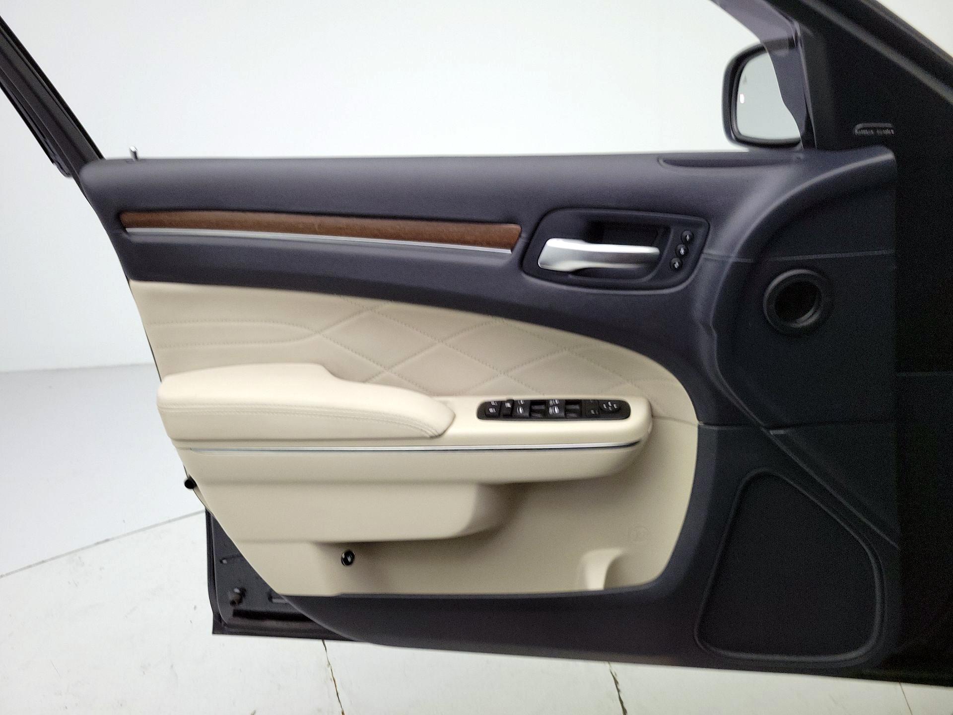 Thumbnail: 2016 Chrysler 300 - 12