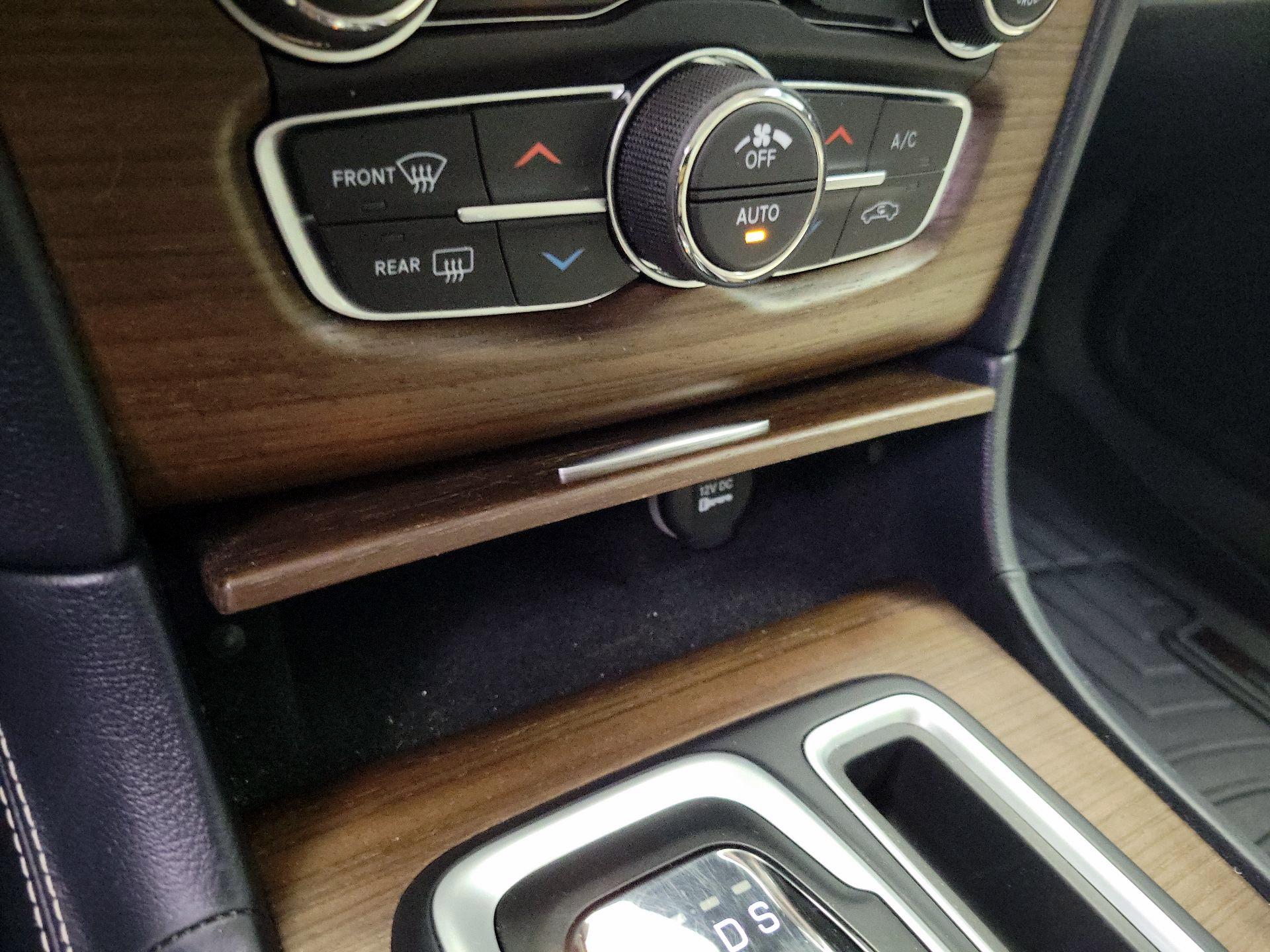 Thumbnail: 2016 Chrysler 300 - 17