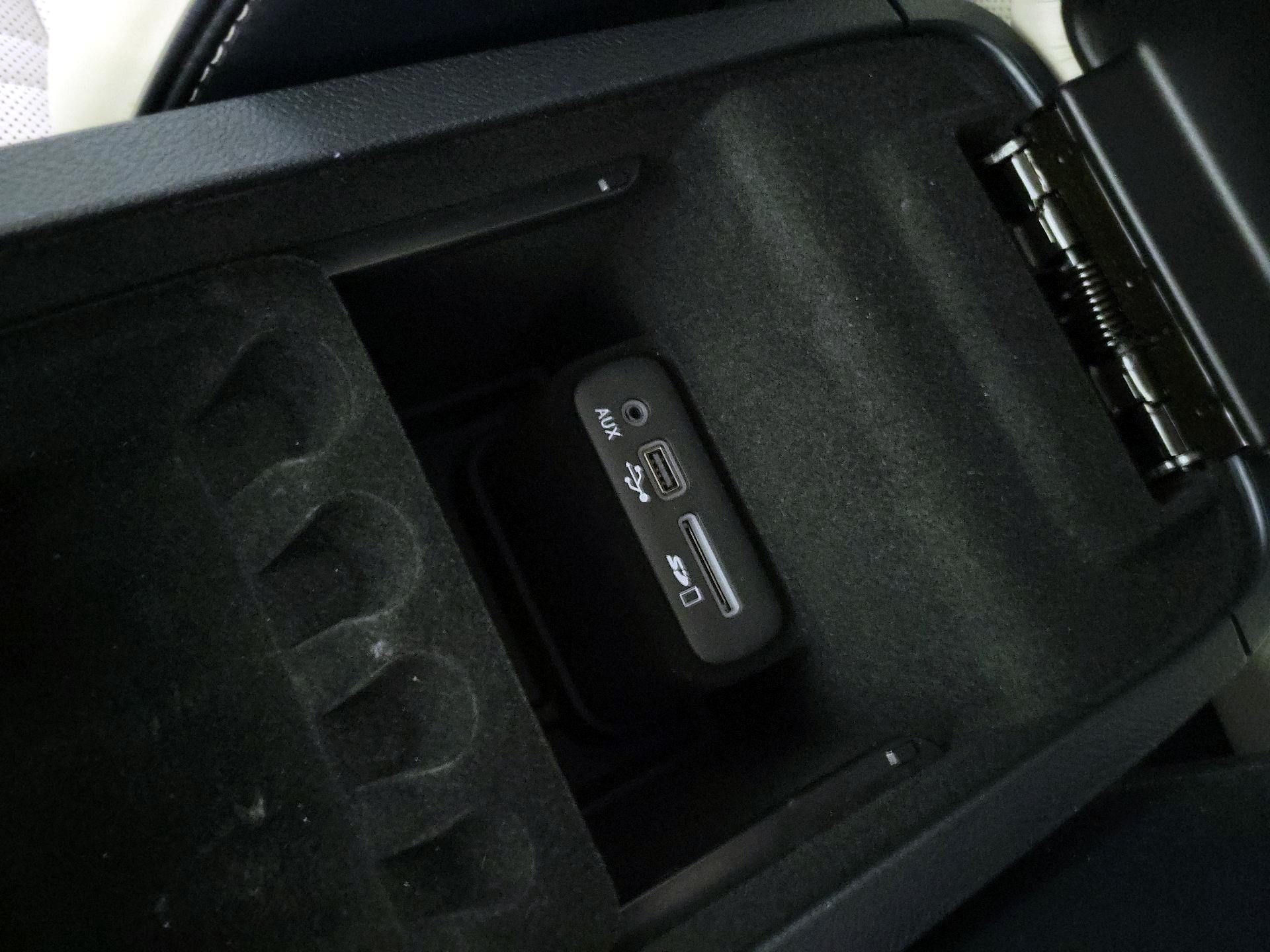 Thumbnail: 2016 Chrysler 300 - 19