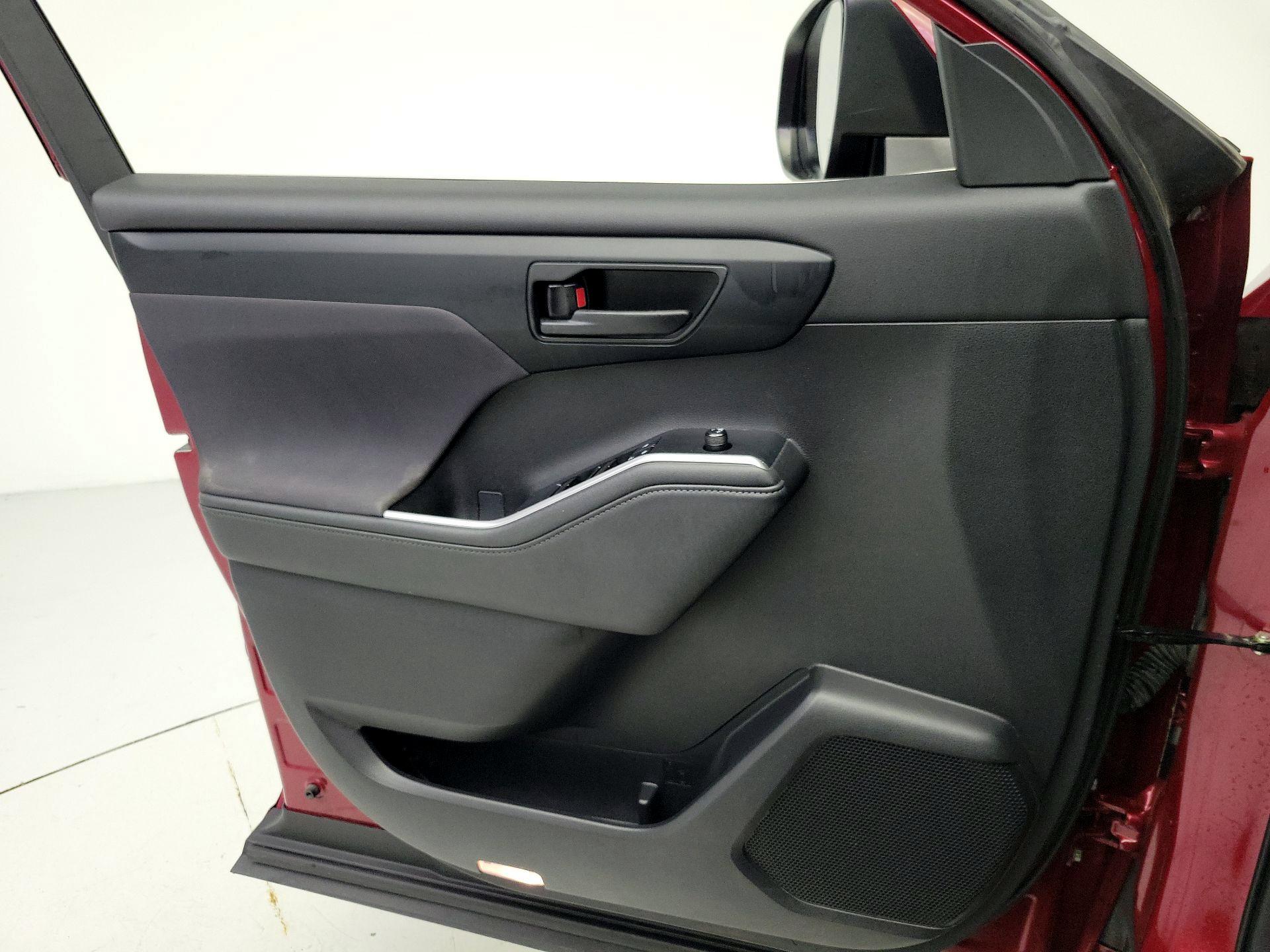 Thumbnail: 2021 Toyota Highlander - 12