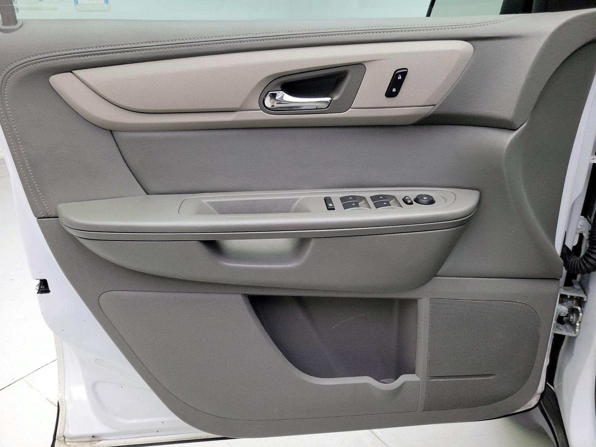 Thumbnail: 2017 Chevrolet Traverse - 10