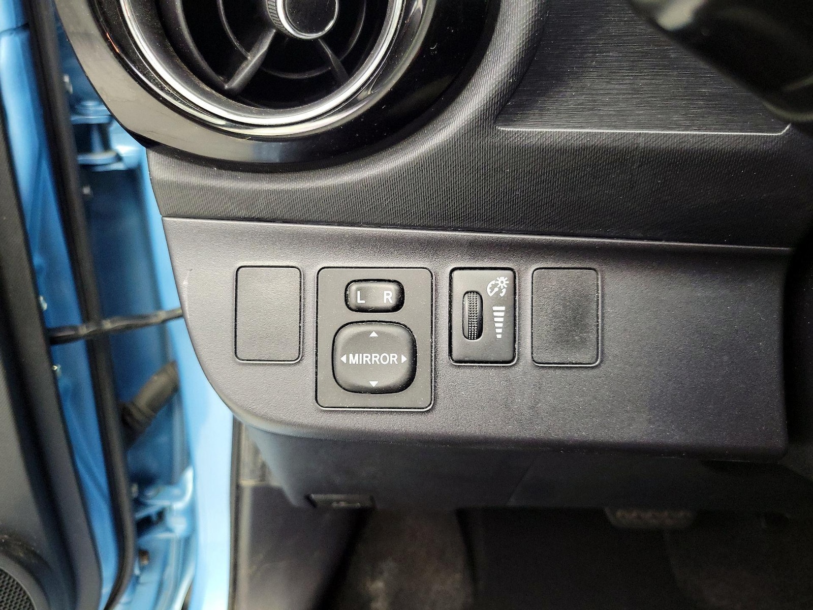 2015 Toyota Prius c Four - Photo 14
