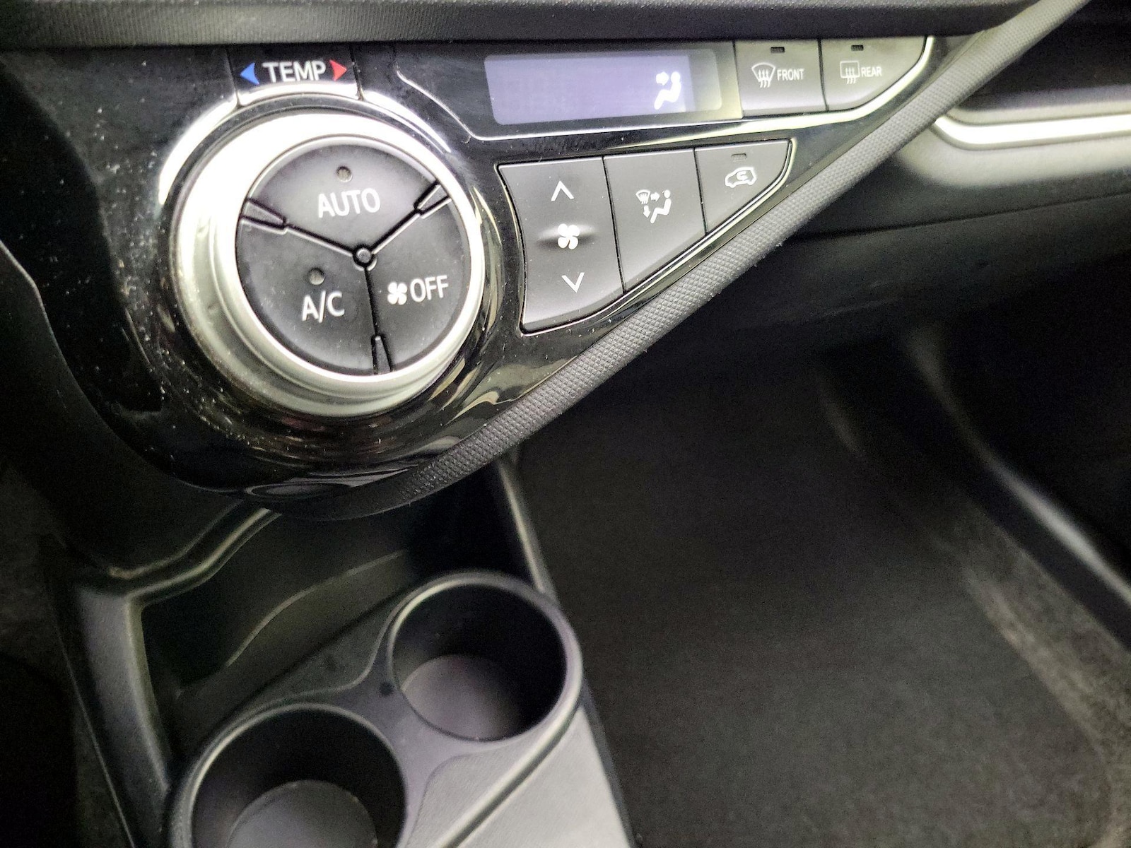 2015 Toyota Prius c Four - Photo 18
