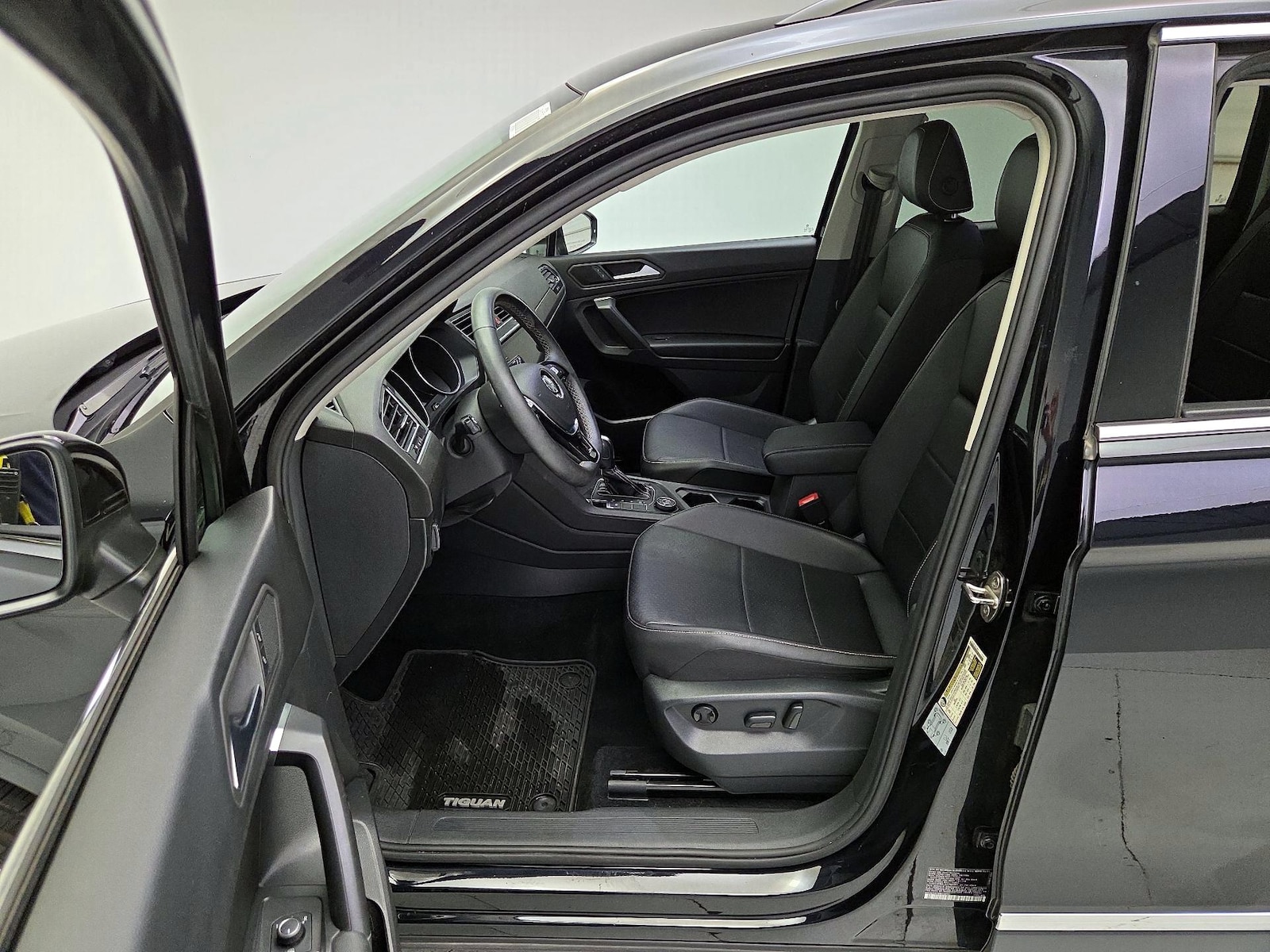 2021 Volkswagen Tiguan SE - Photo 12
