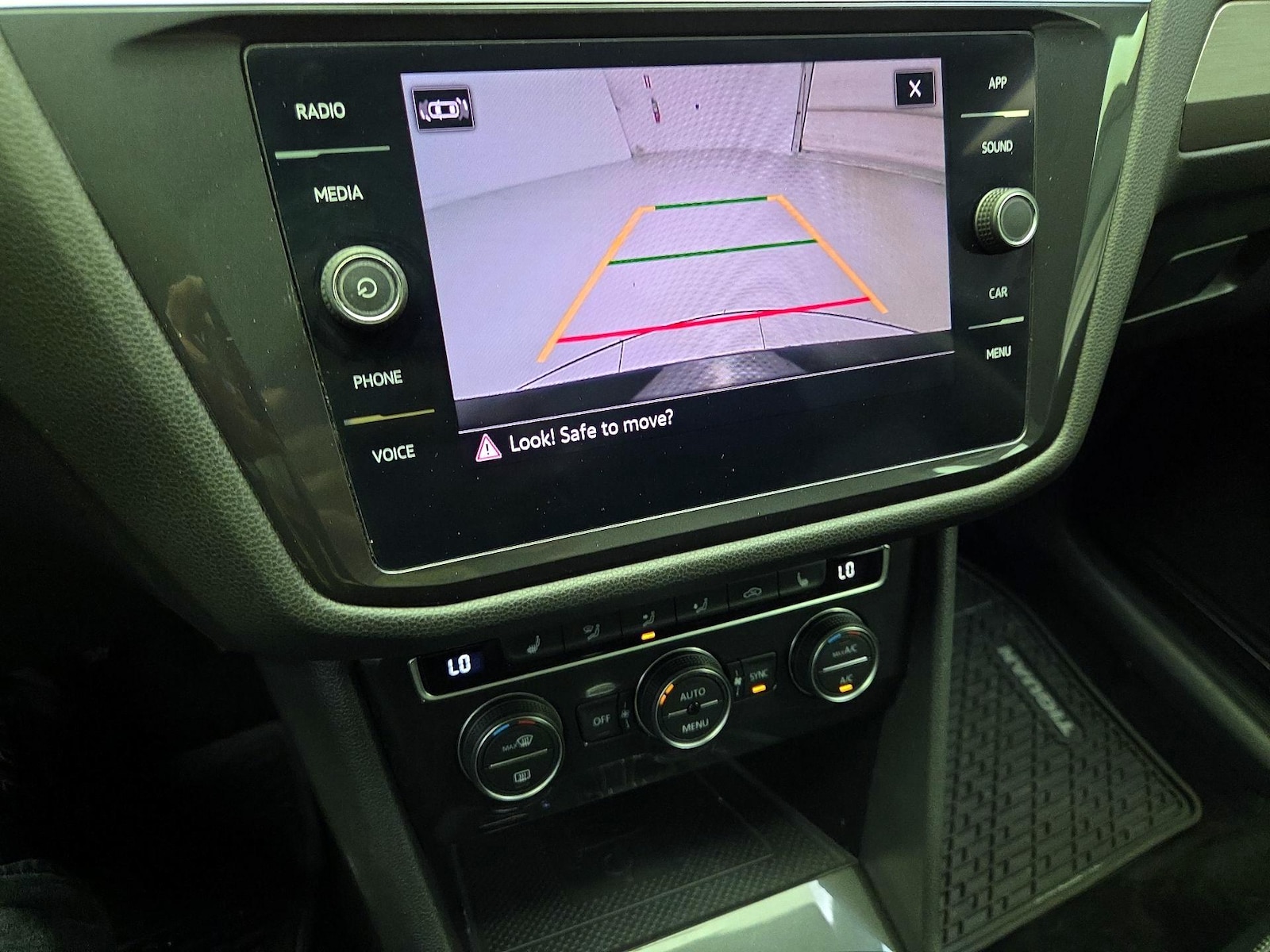 2021 Volkswagen Tiguan SE - Photo 16