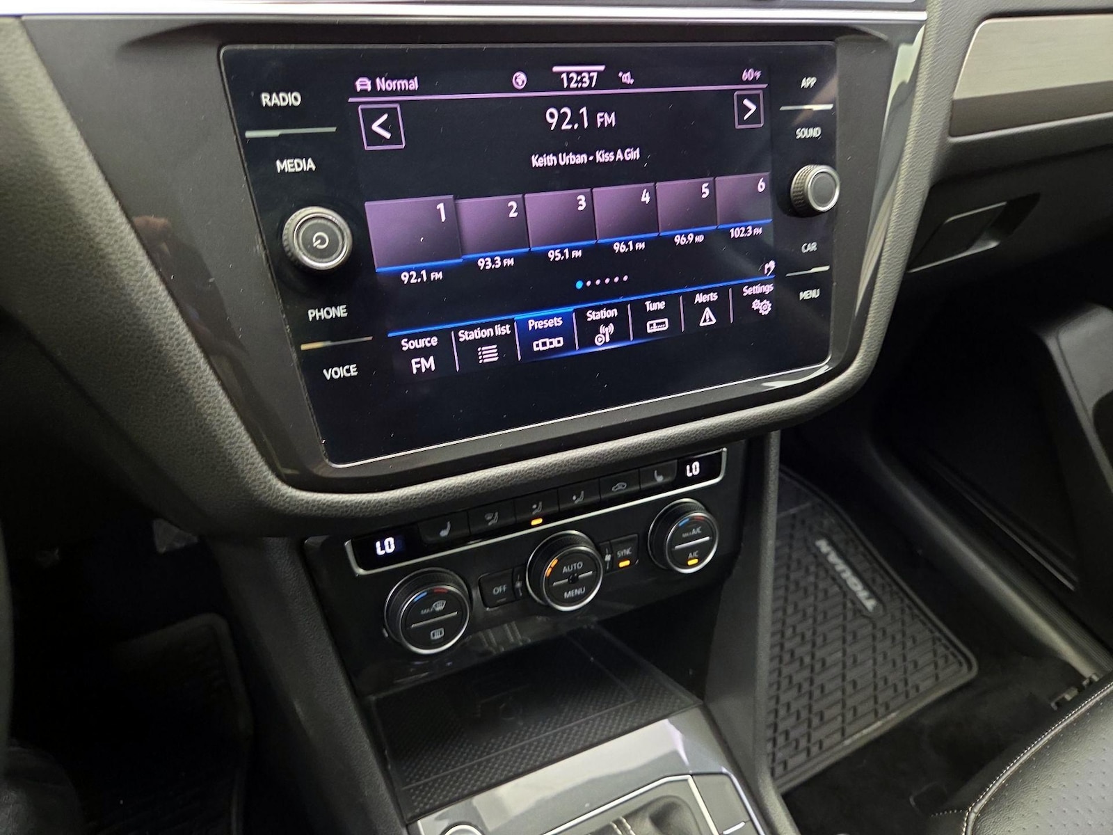 2021 Volkswagen Tiguan SE - Photo 17
