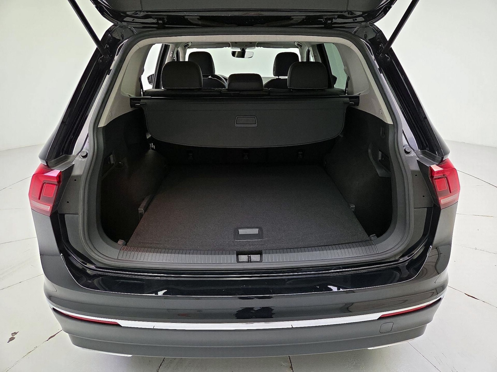 2021 Volkswagen Tiguan SE - Photo 23