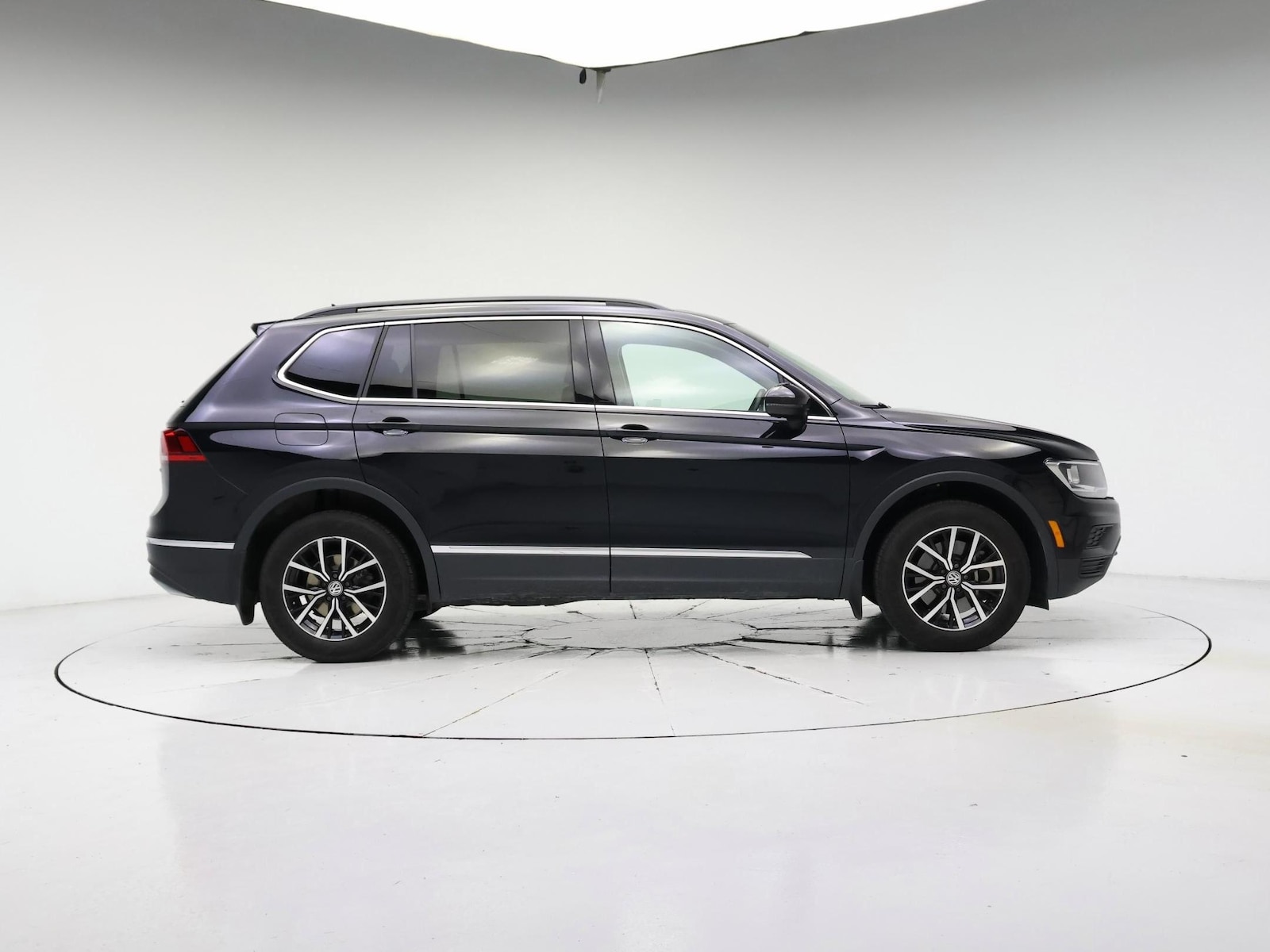 2021 Volkswagen Tiguan SE - Photo 8