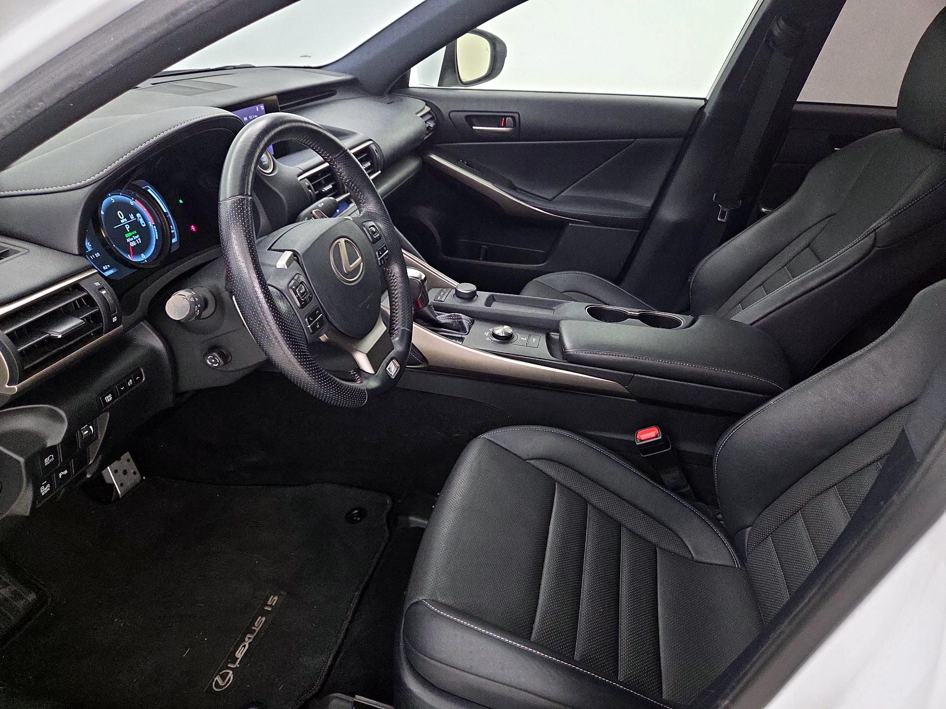 Thumbnail: 2018 Lexus IS - 11