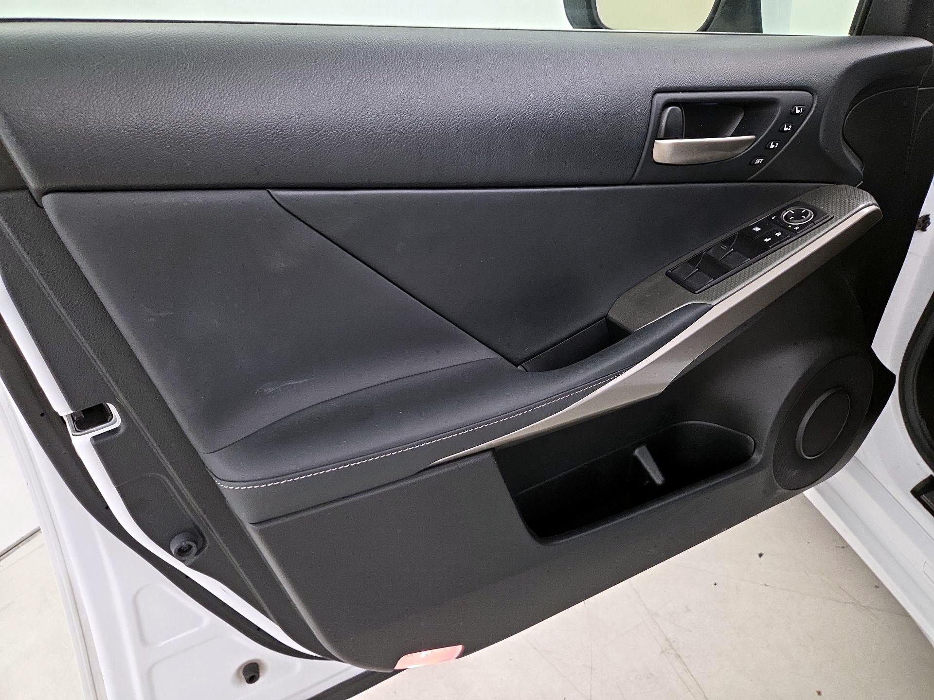 Thumbnail: 2018 Lexus IS - 12