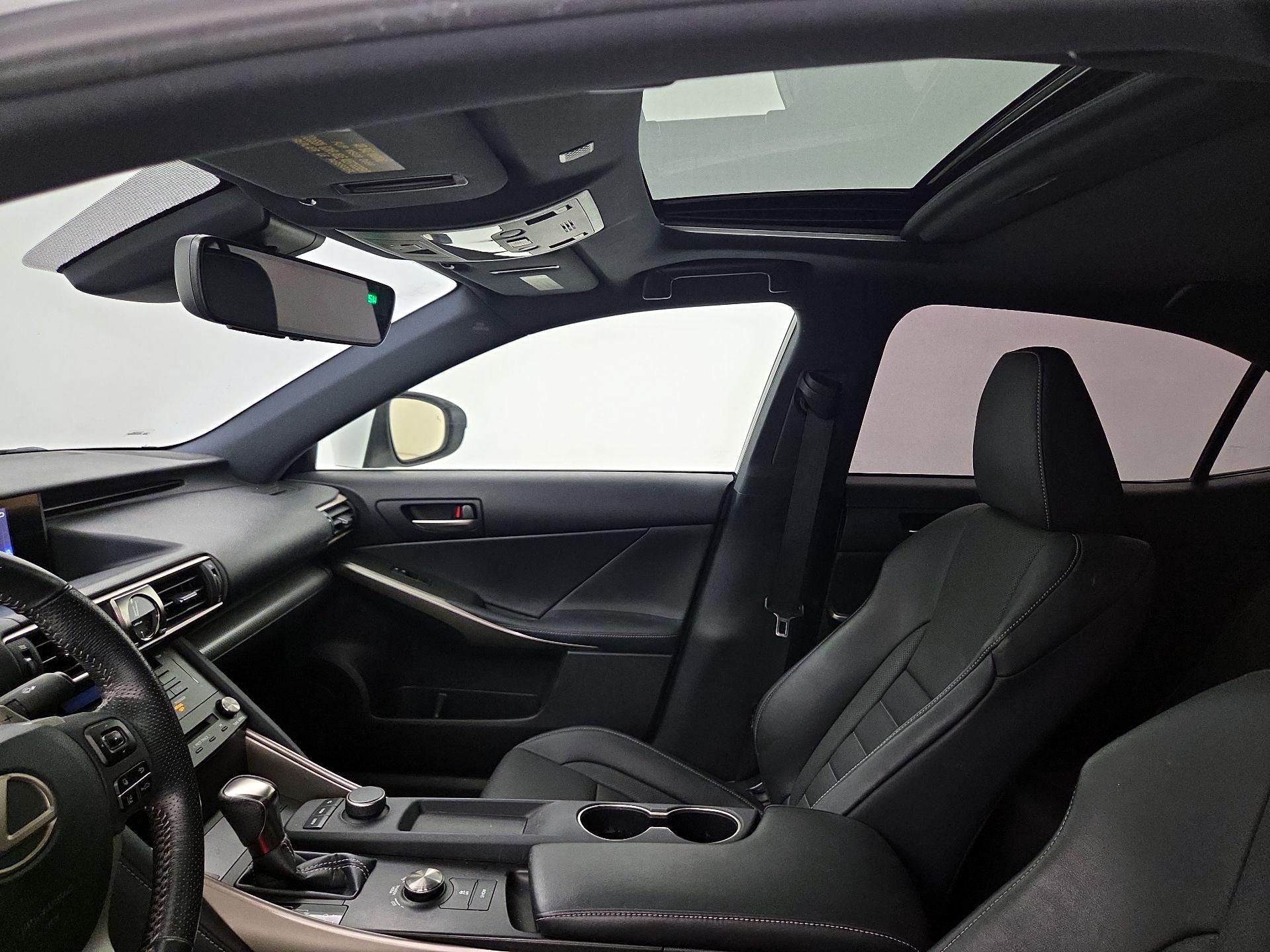 Thumbnail: 2018 Lexus IS - 19