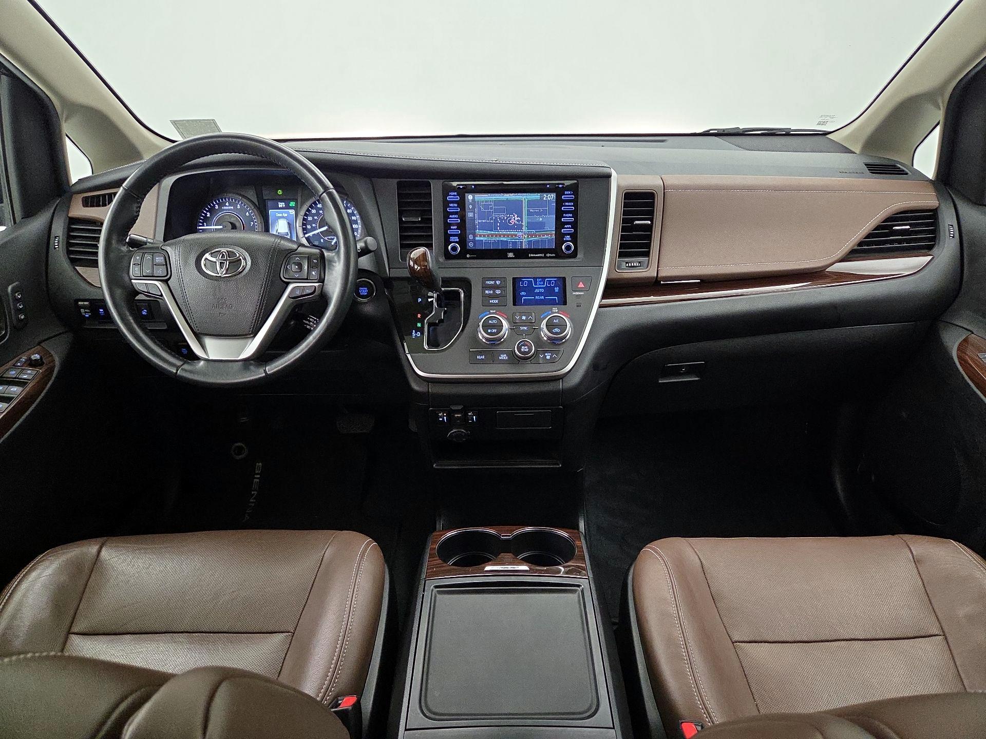 Thumbnail: 2020 Toyota Sienna - 9