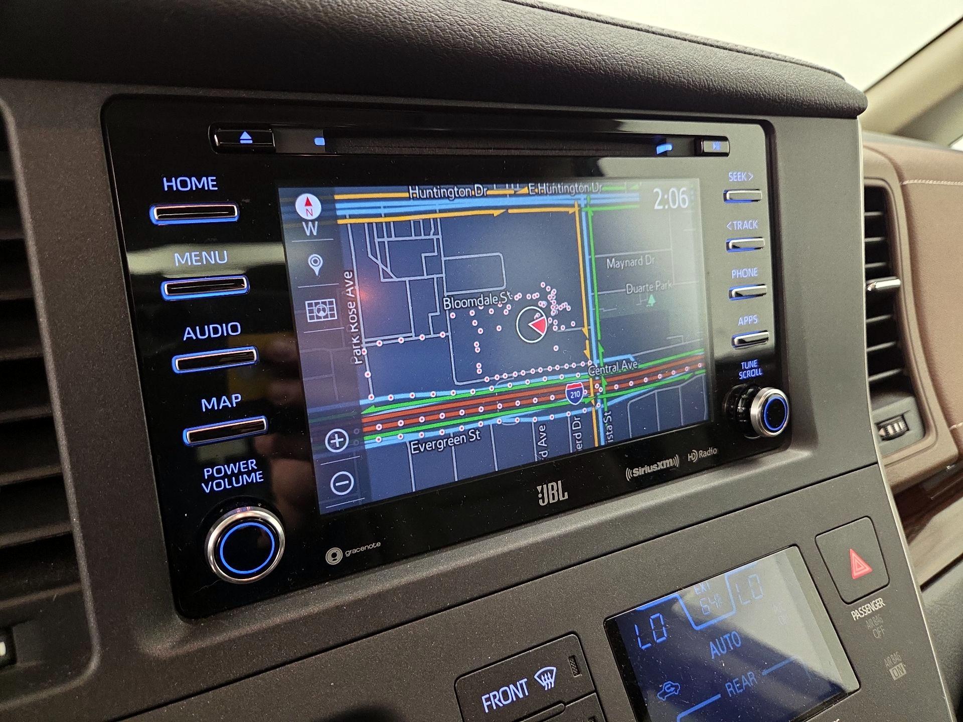 Thumbnail: 2020 Toyota Sienna - 14