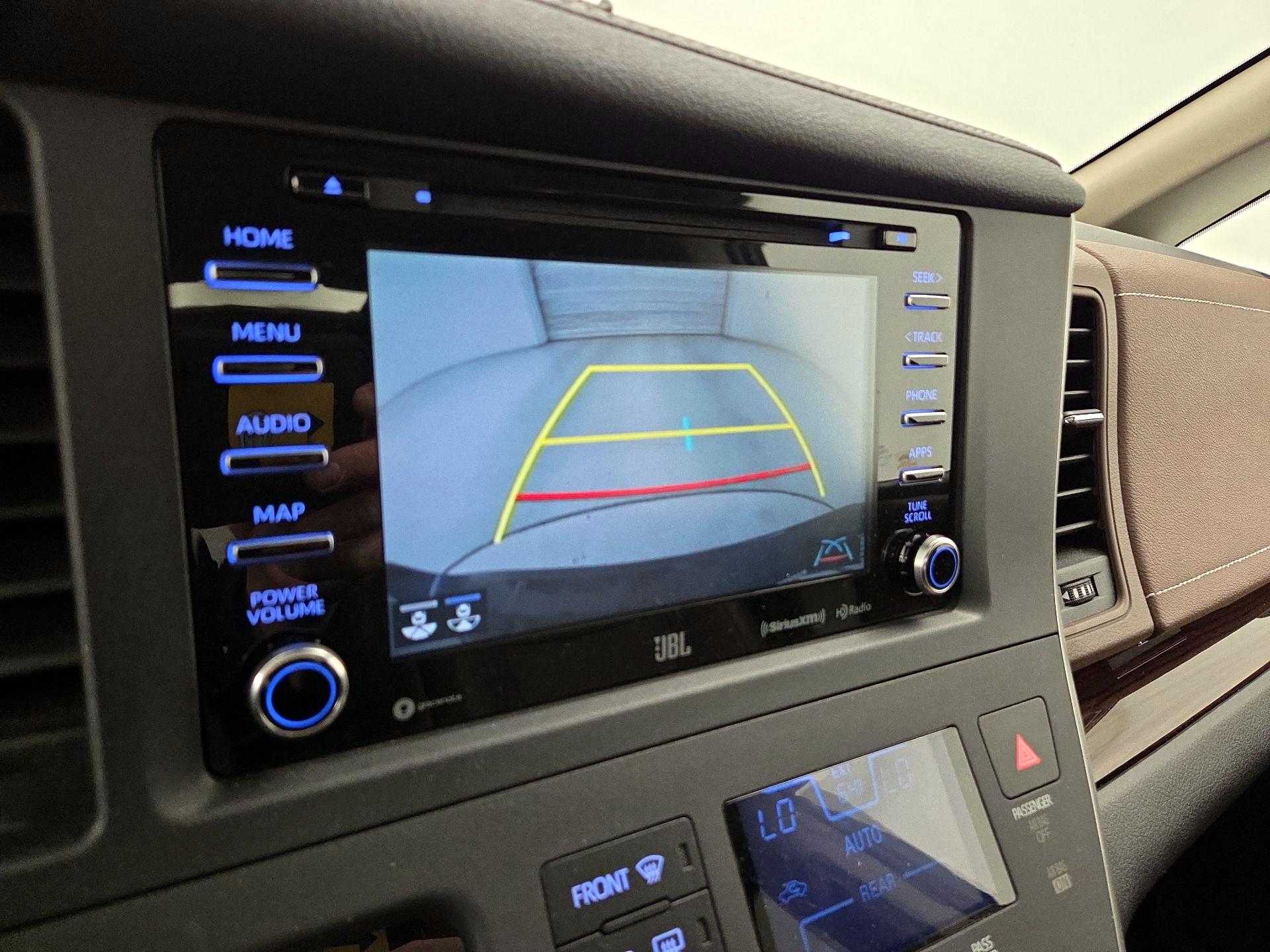 Thumbnail: 2020 Toyota Sienna - 15