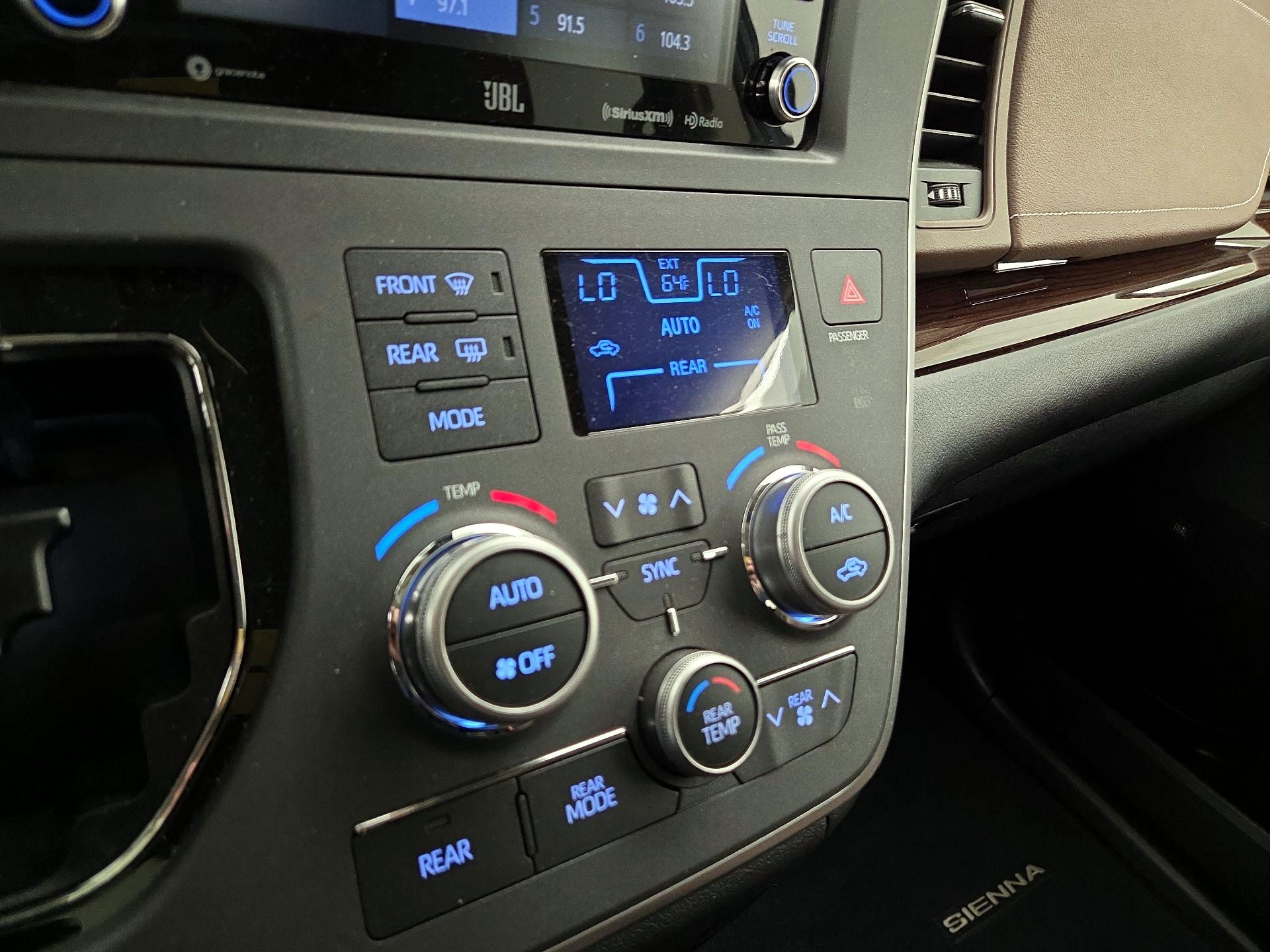 Thumbnail: 2020 Toyota Sienna - 17