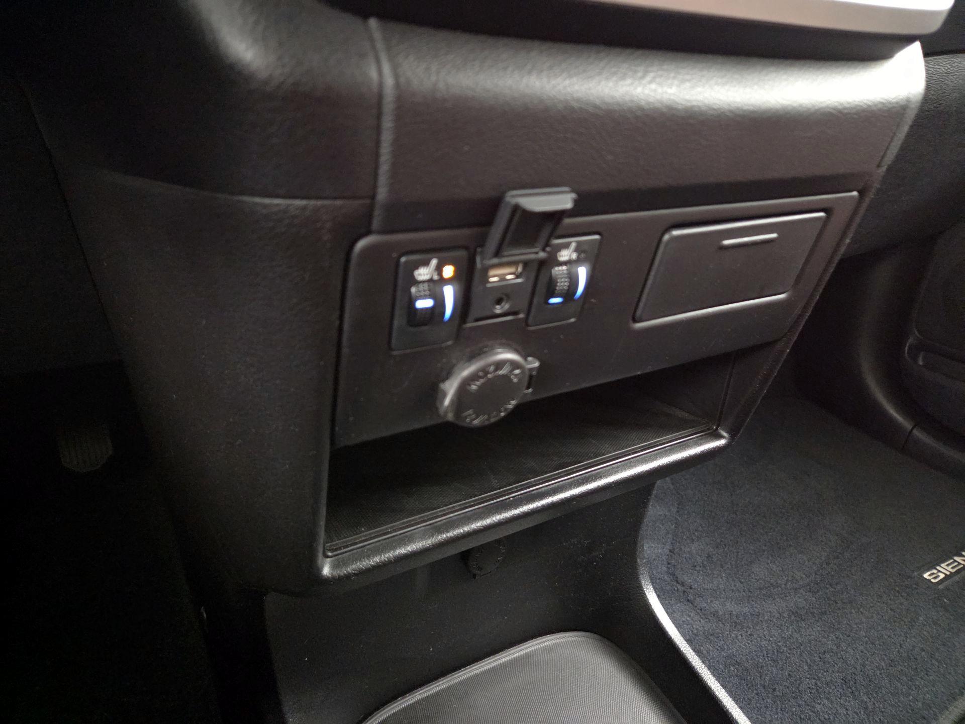 Thumbnail: 2020 Toyota Sienna - 19