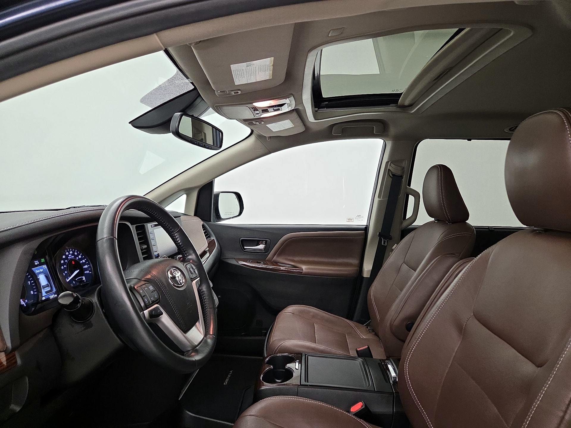 Thumbnail: 2020 Toyota Sienna - 20