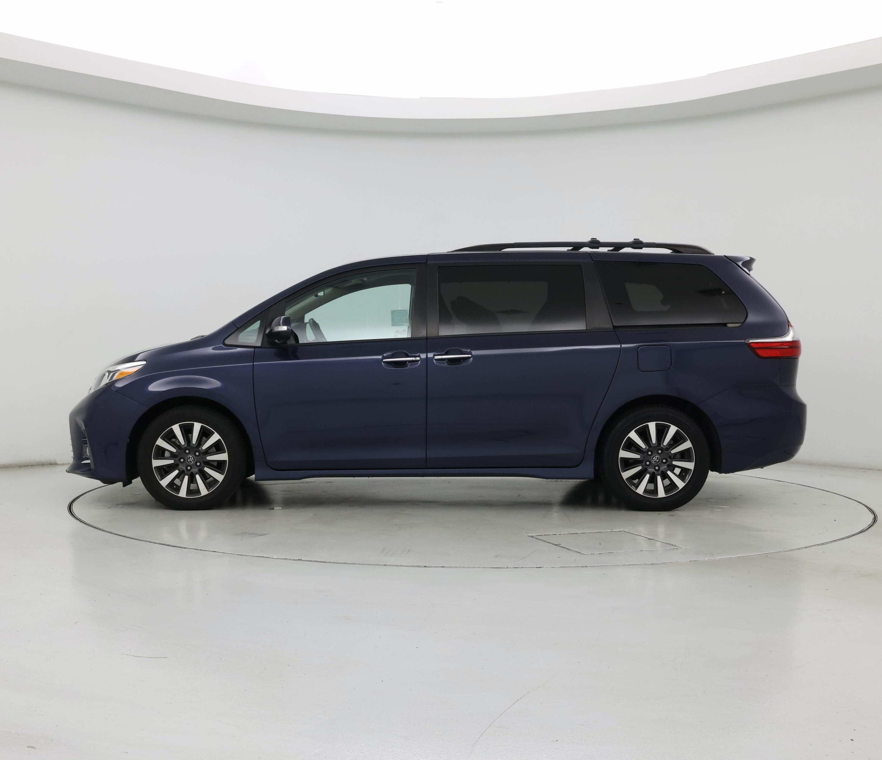Thumbnail: 2020 Toyota Sienna - 3
