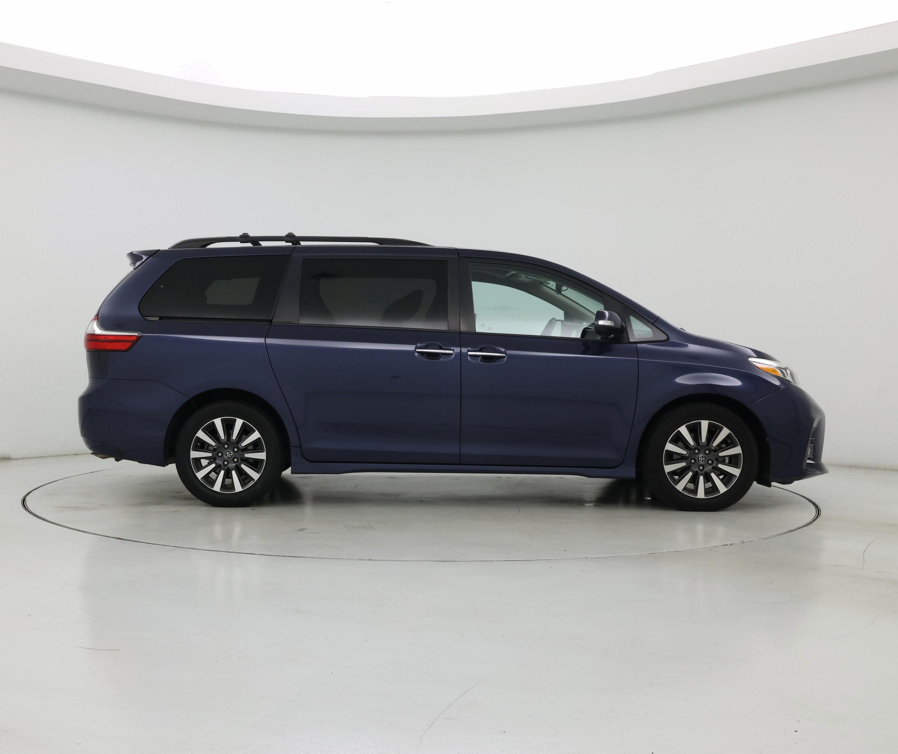 Thumbnail: 2020 Toyota Sienna - 7