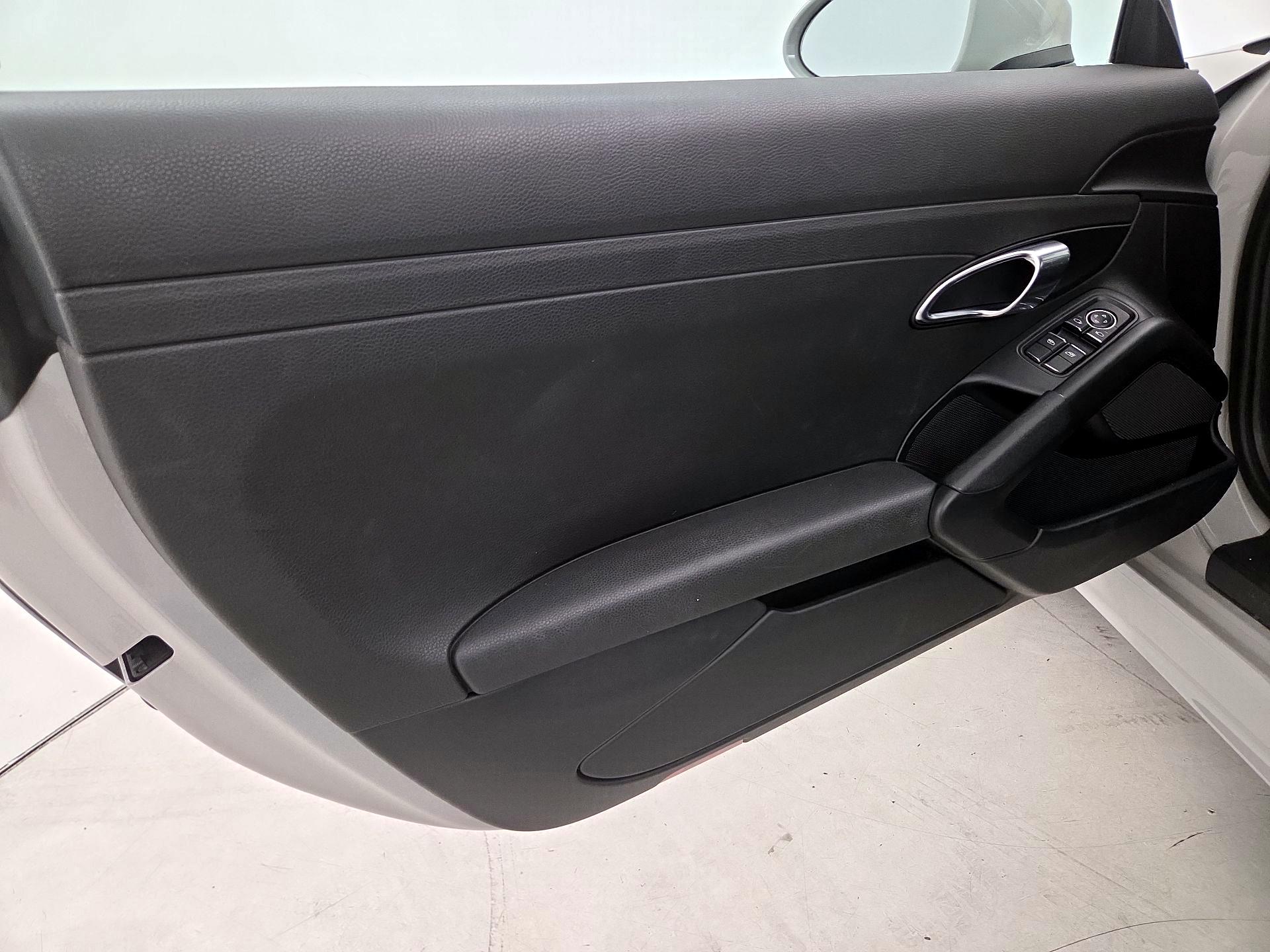 Thumbnail: 2018 Porsche 718 Cayman - 12