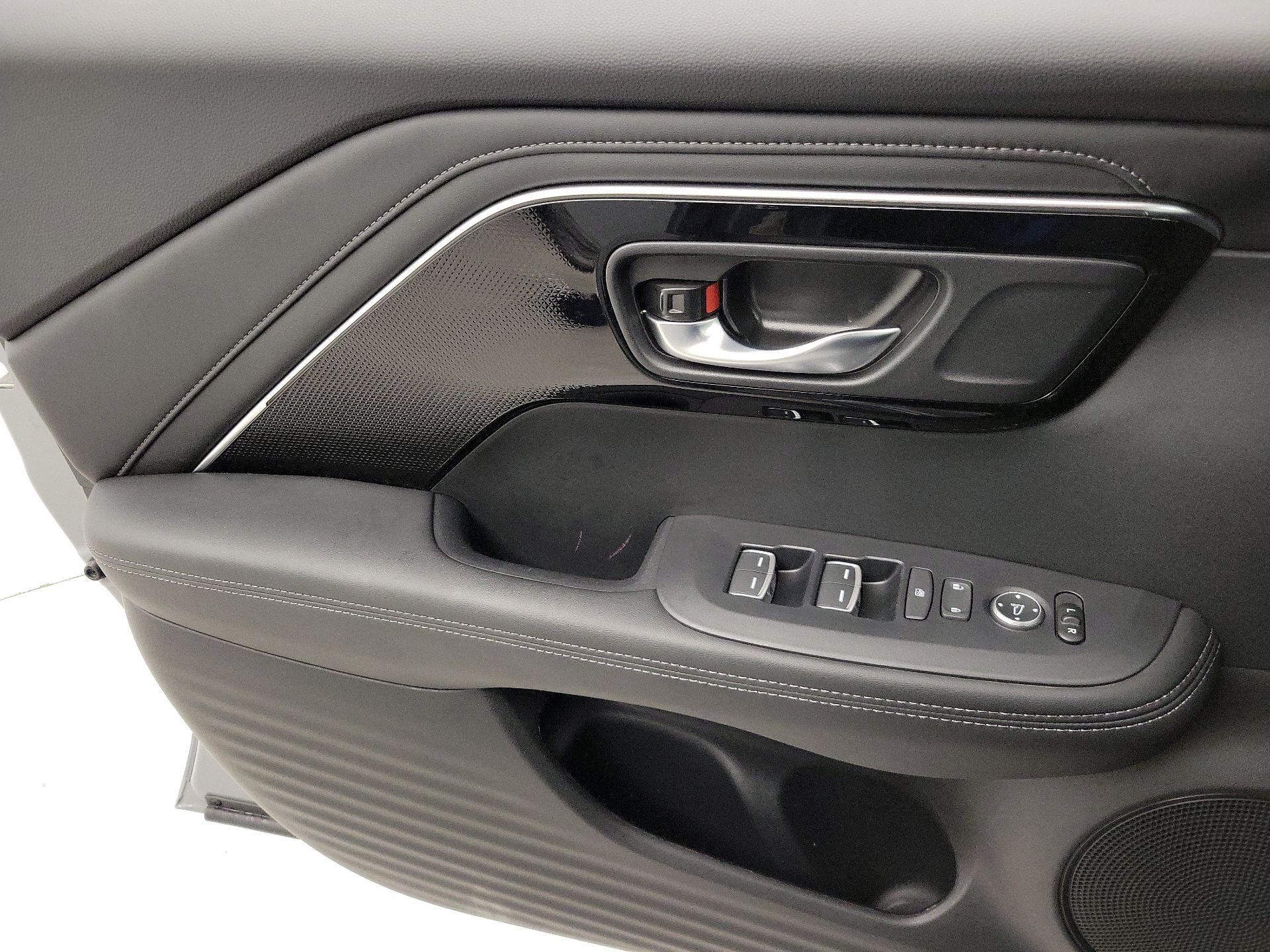 Thumbnail: 2025 Acura ADX - 12