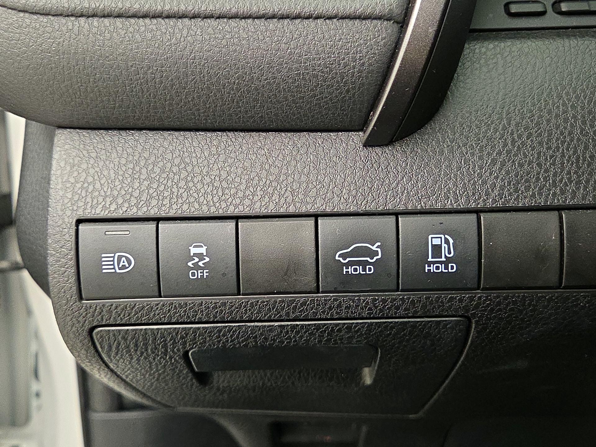 Thumbnail: 2022 Toyota Camry - 13