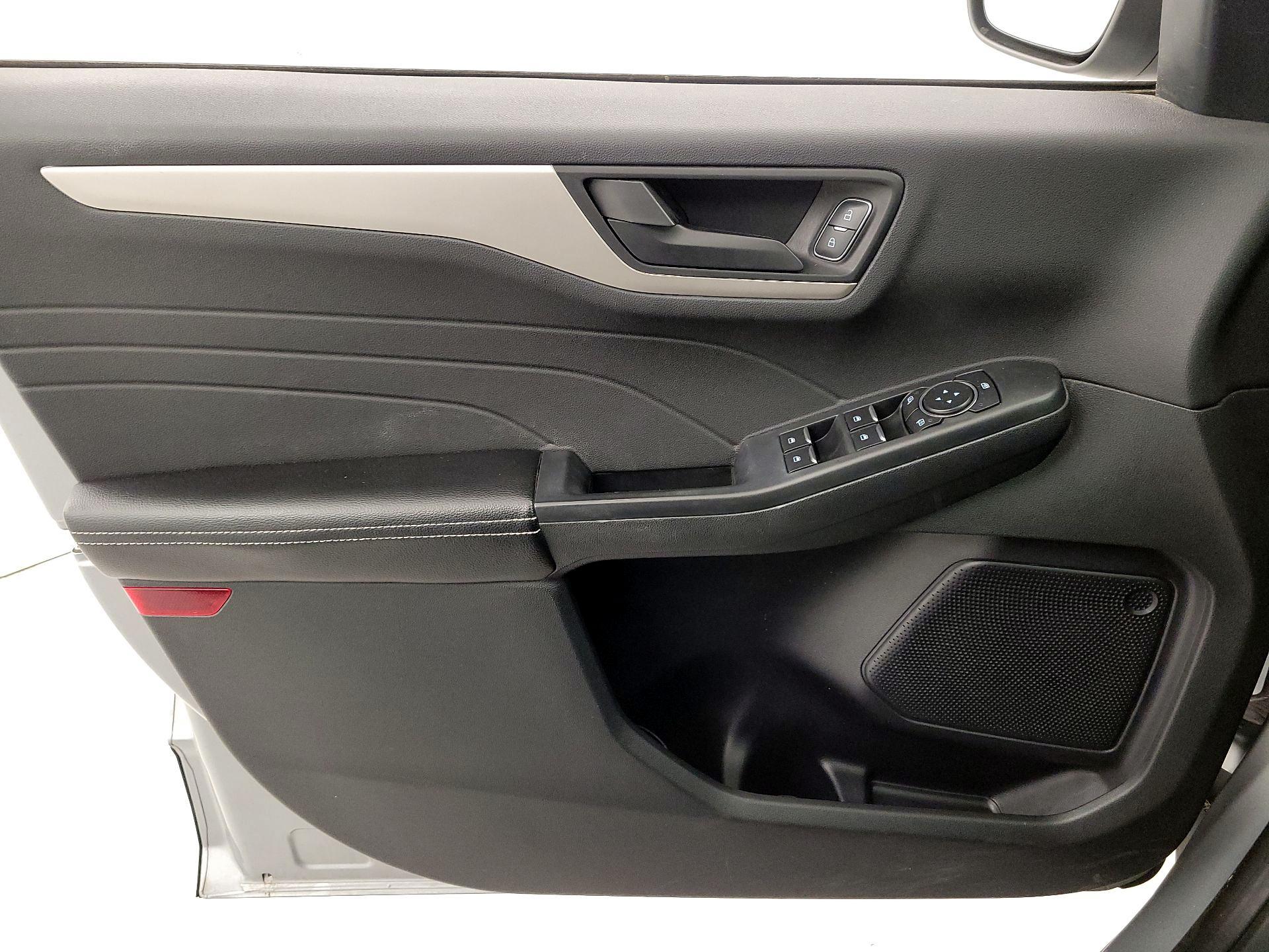 Thumbnail: 2022 Ford Escape - 12