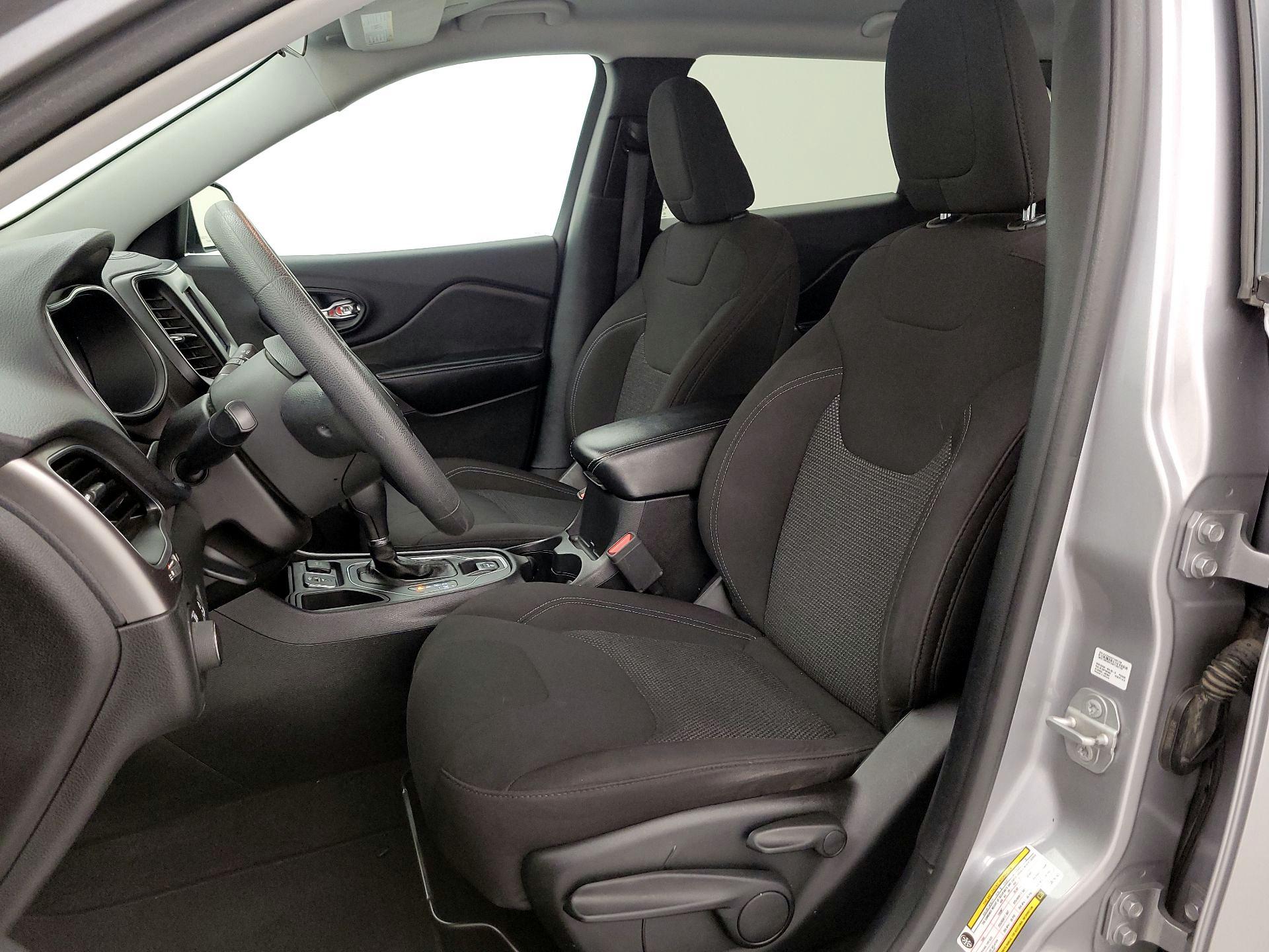 Thumbnail: 2020 Jeep Cherokee - 11