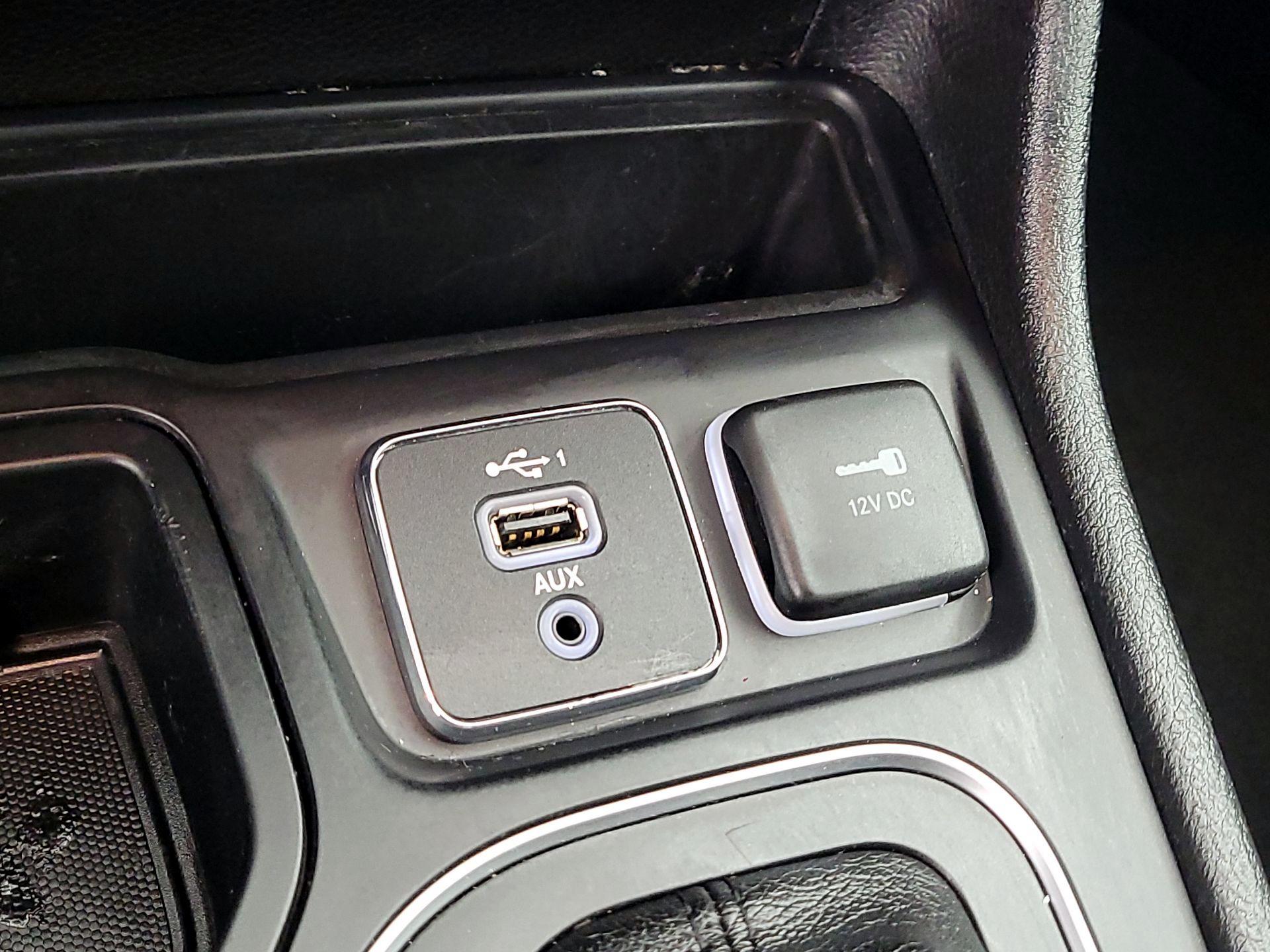 Thumbnail: 2020 Jeep Cherokee - 18