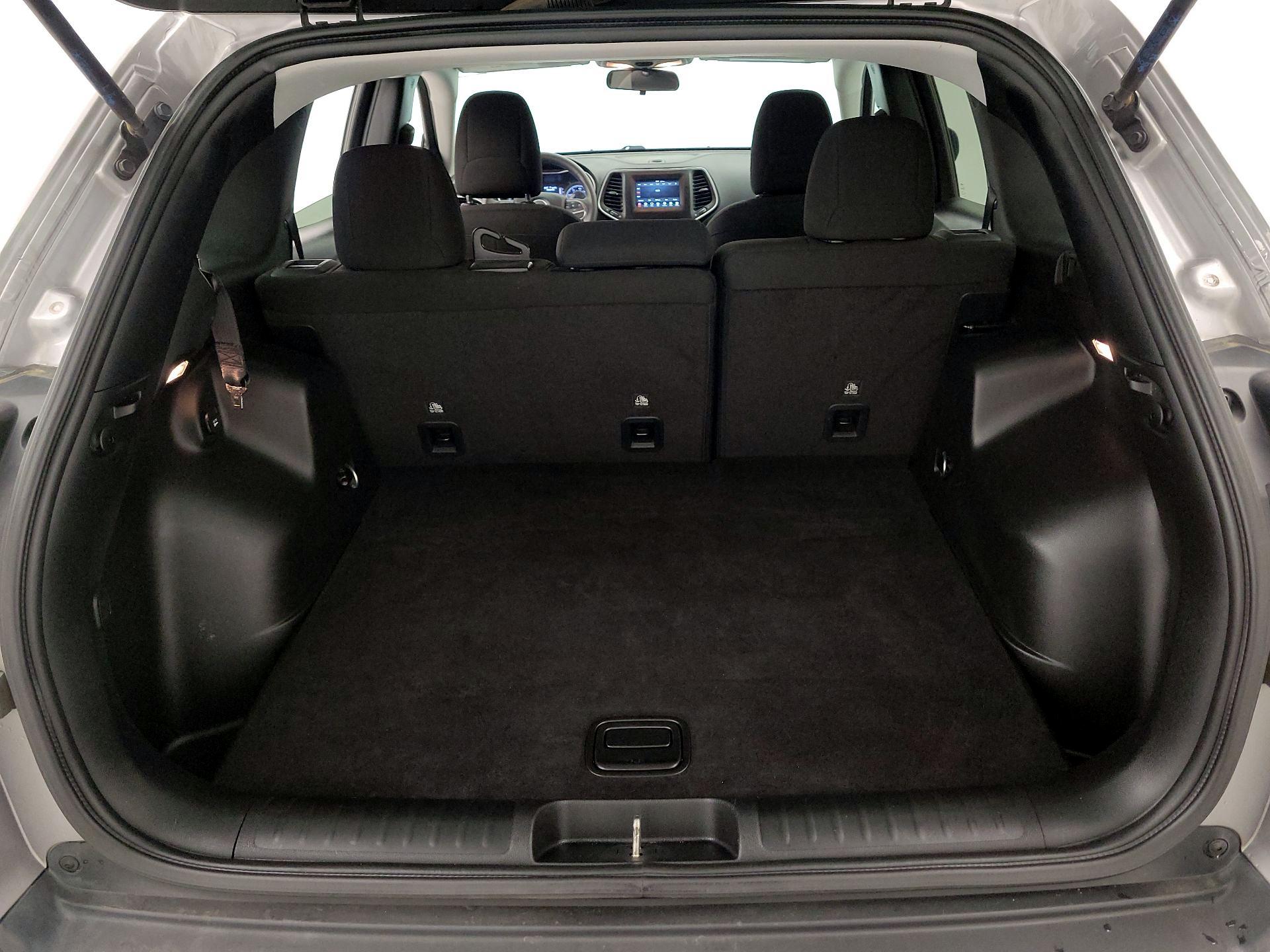 Thumbnail: 2020 Jeep Cherokee - 20