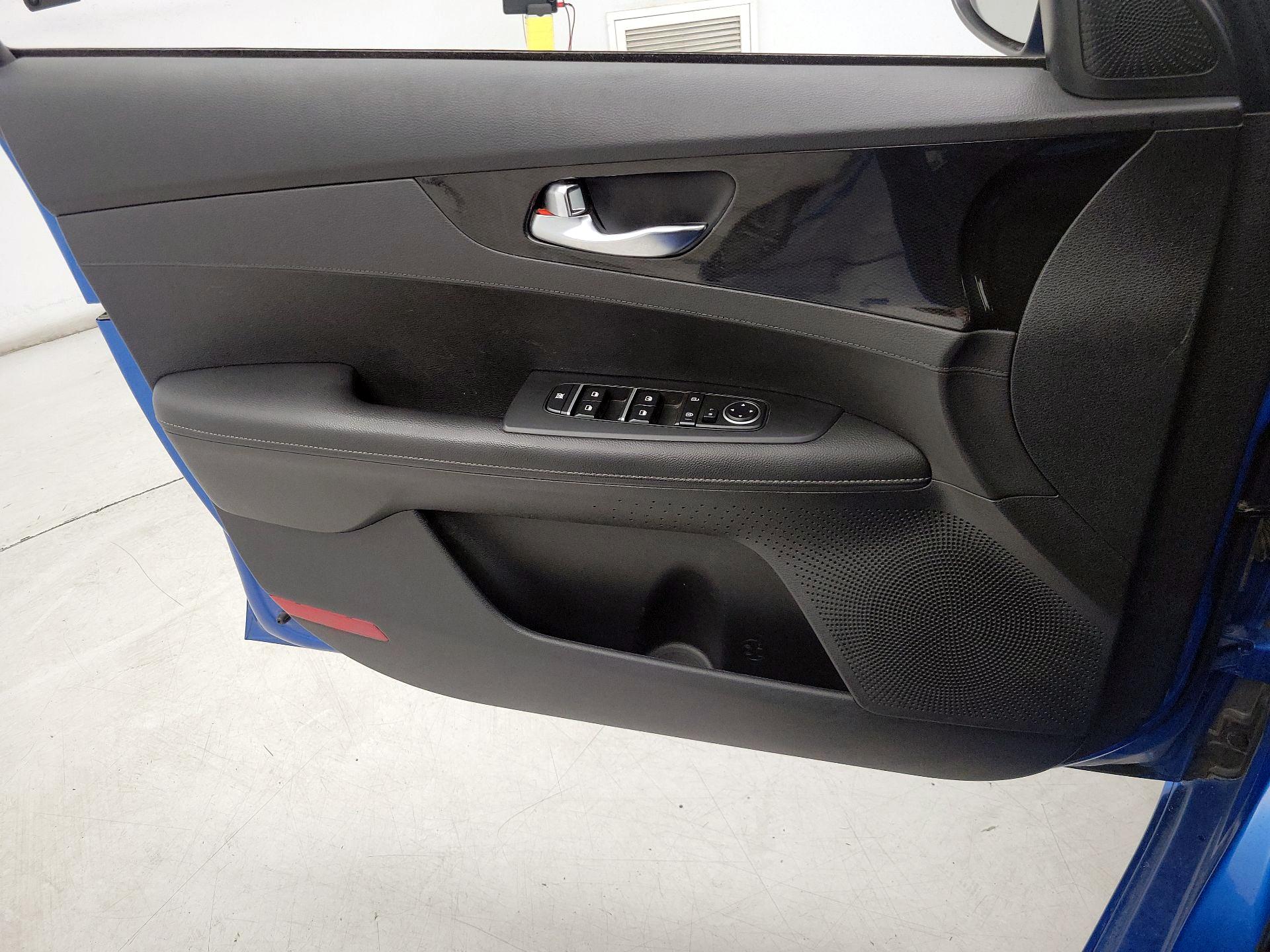 Thumbnail: 2022 Kia Forte - 12