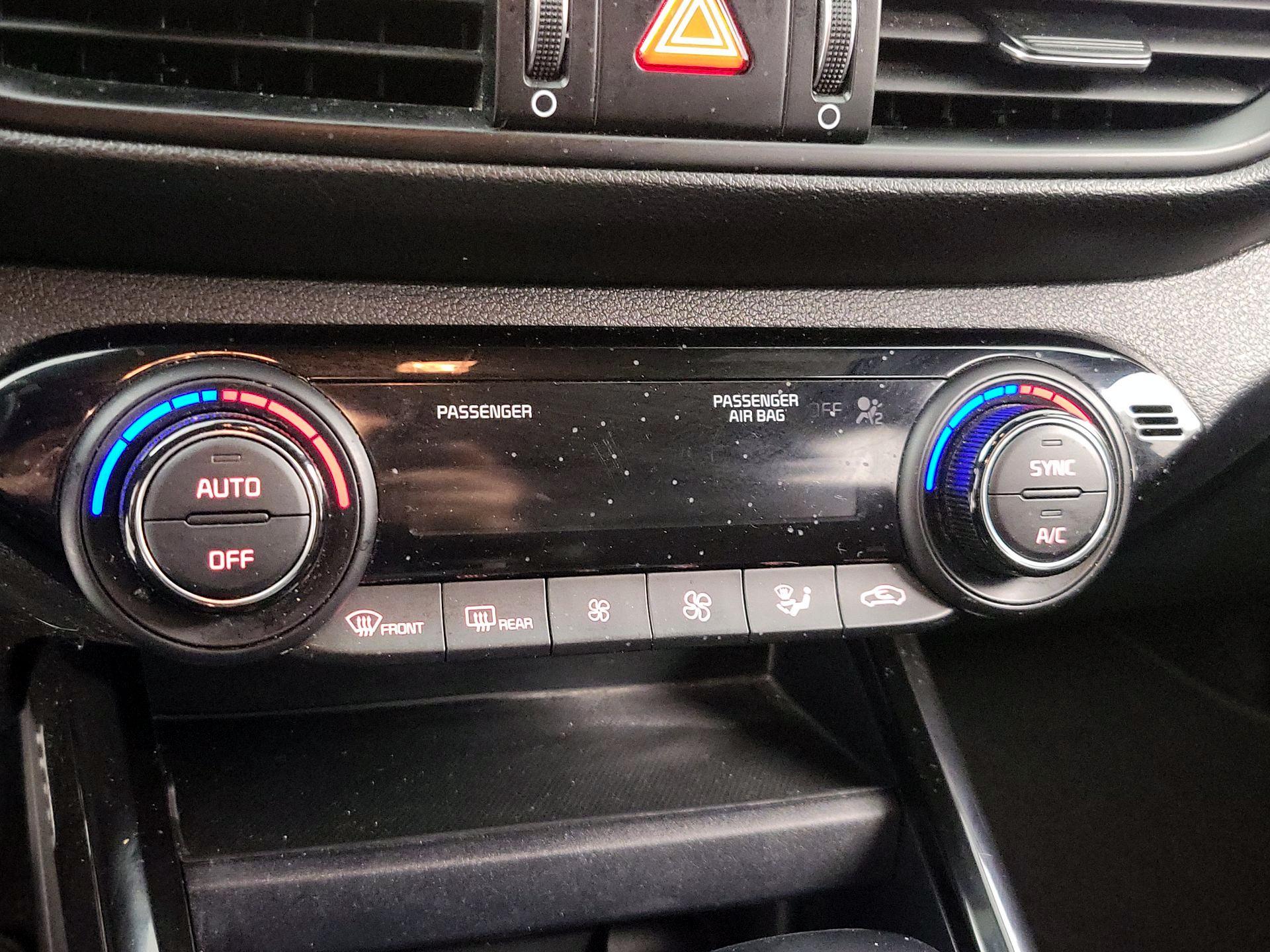 Thumbnail: 2022 Kia Forte - 17