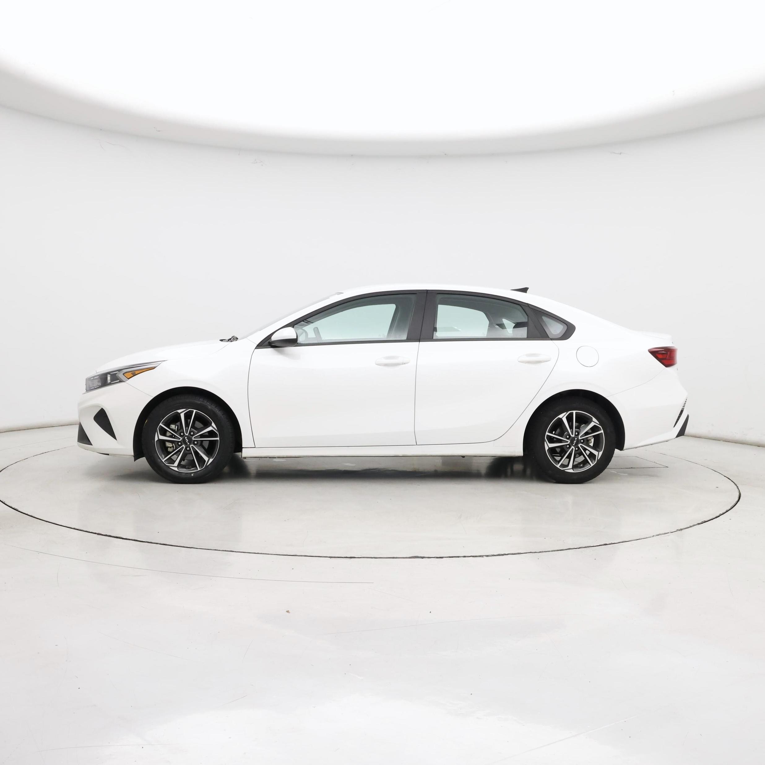 Thumbnail: 2024 Kia Forte - 3