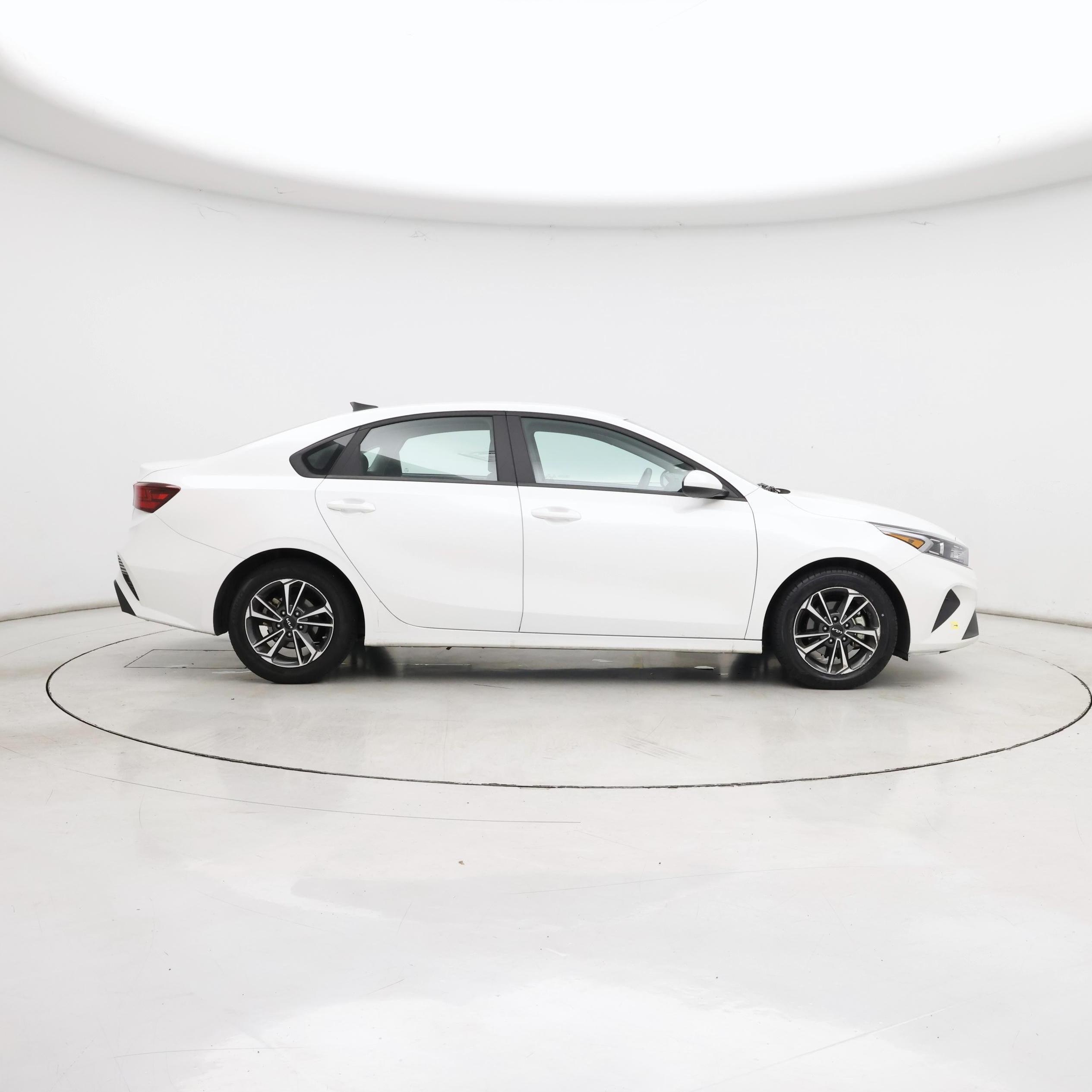 Thumbnail: 2024 Kia Forte - 7