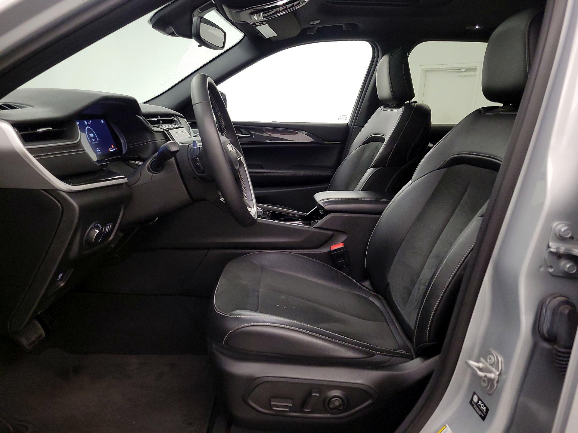 Thumbnail: 2023 Jeep Grand Cherokee - 11