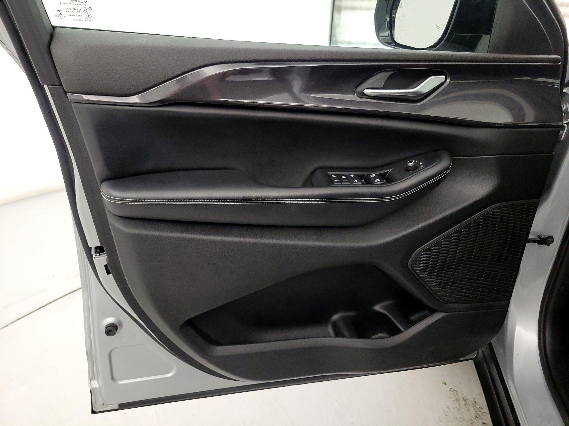 Thumbnail: 2023 Jeep Grand Cherokee - 12