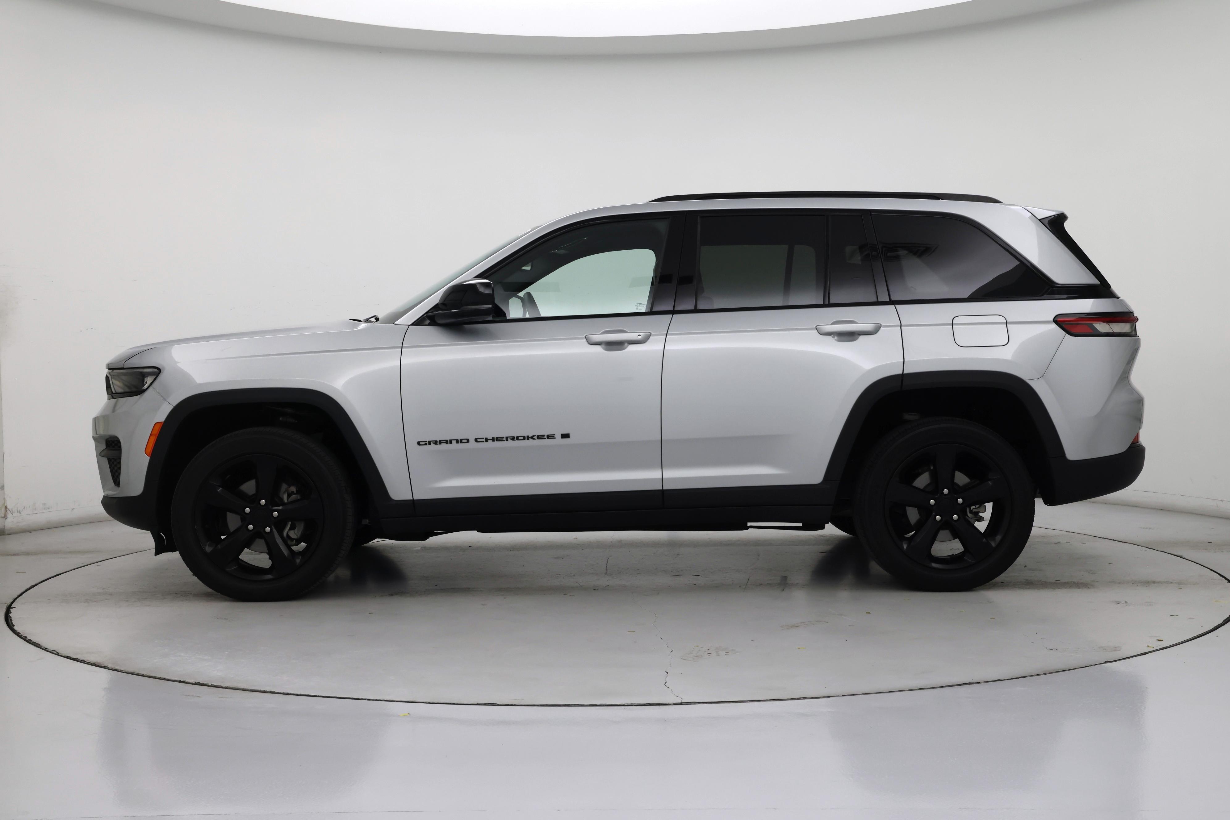 Thumbnail: 2023 Jeep Grand Cherokee - 3