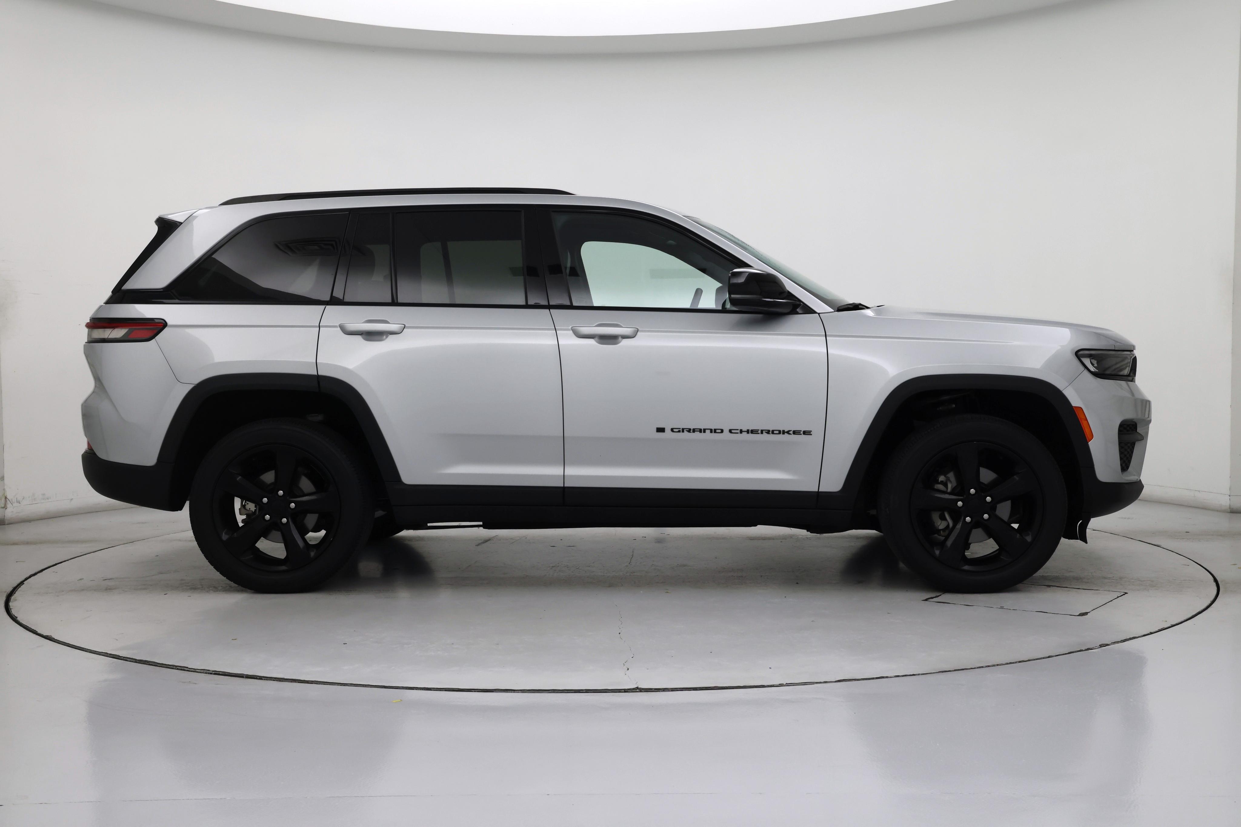 Thumbnail: 2023 Jeep Grand Cherokee - 7